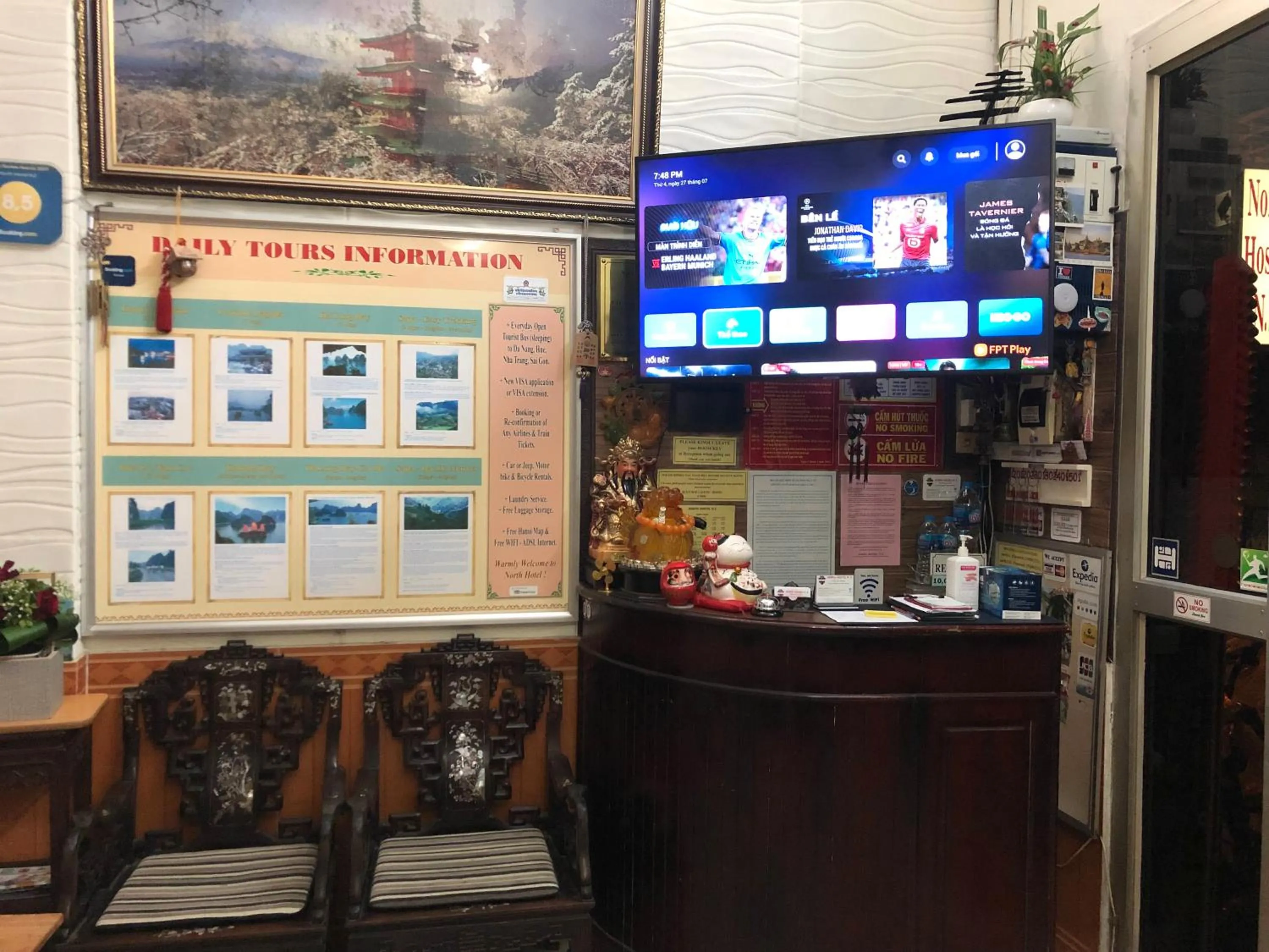 Communal lounge/ TV room in North Hostel N.2