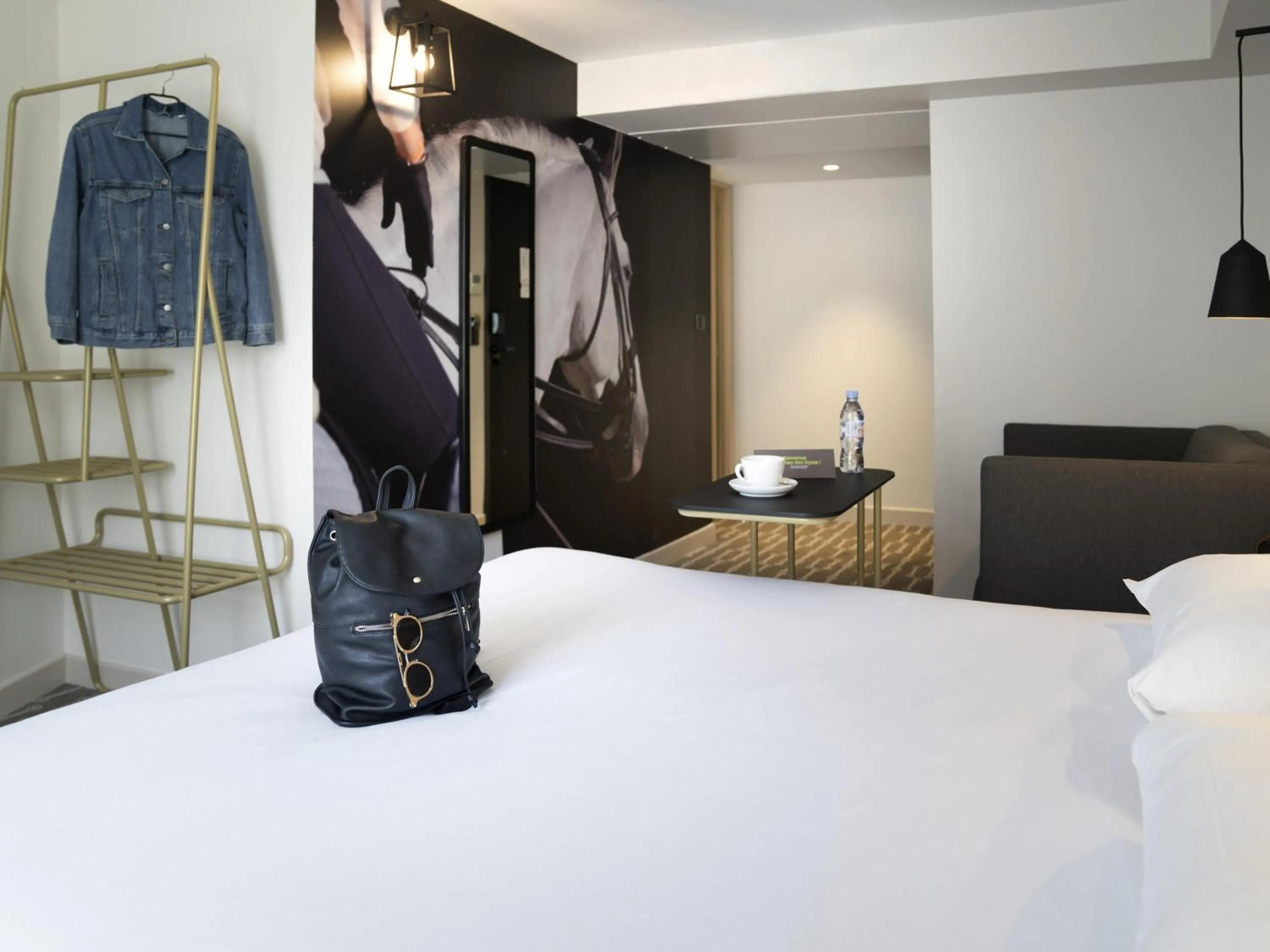 Bedroom, Bed in ibis Styles Laval Centre Gare