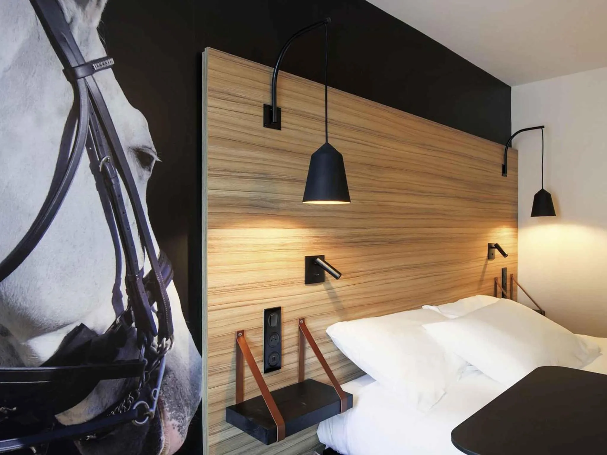 Bedroom, Bed in ibis Styles Laval Centre Gare