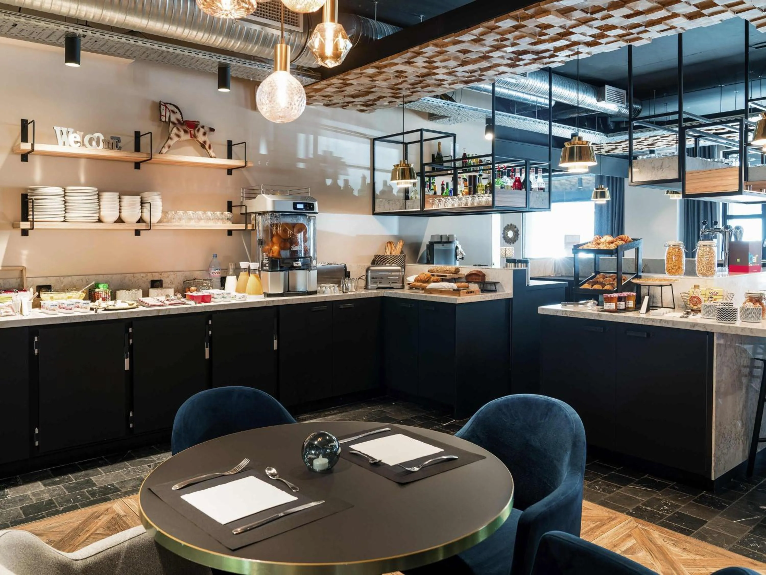 Breakfast in ibis Styles Laval Centre Gare