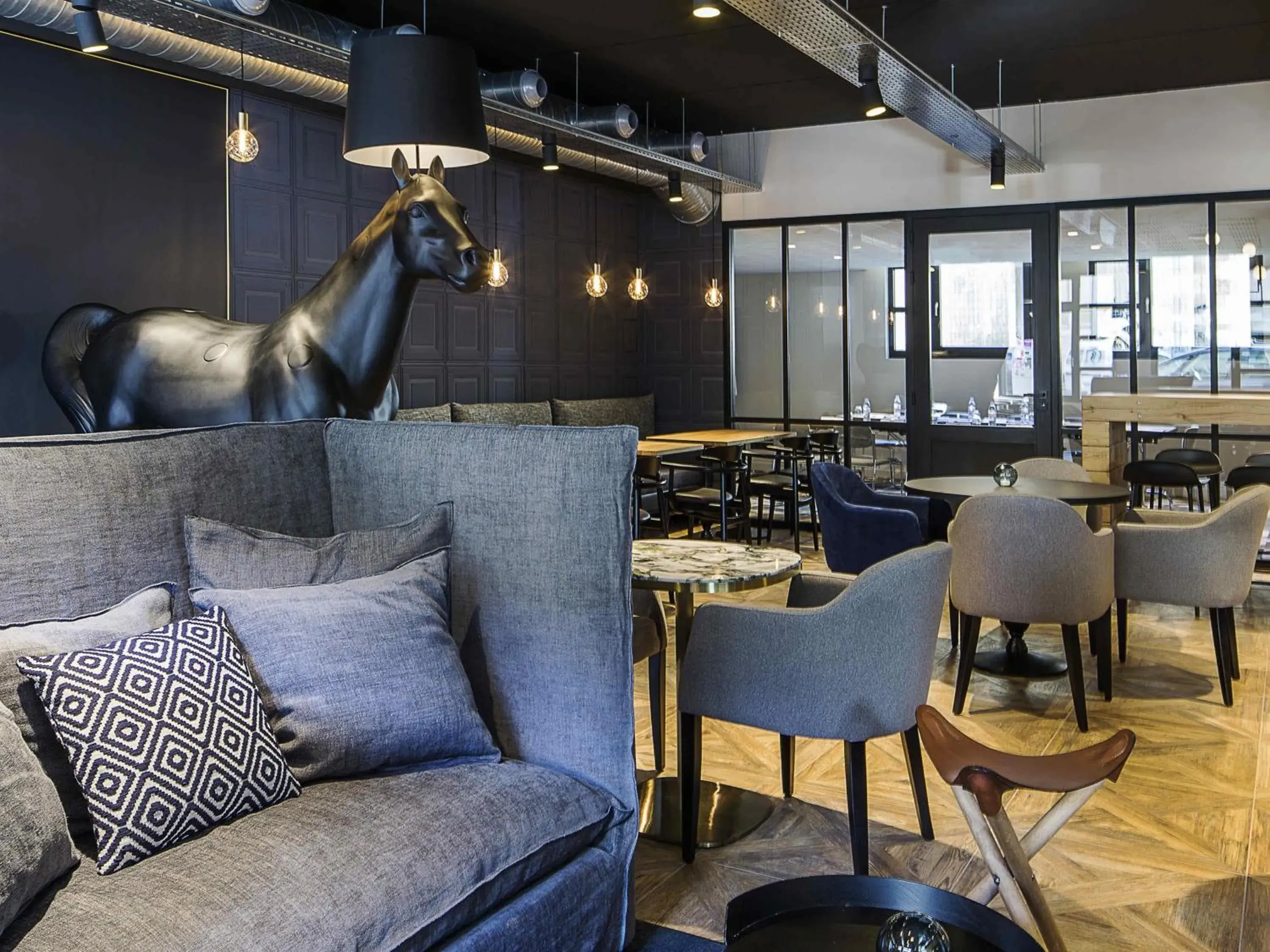 Lounge or bar in ibis Styles Laval Centre Gare Lounge or bar in ibis Styles Laval Centre Gare