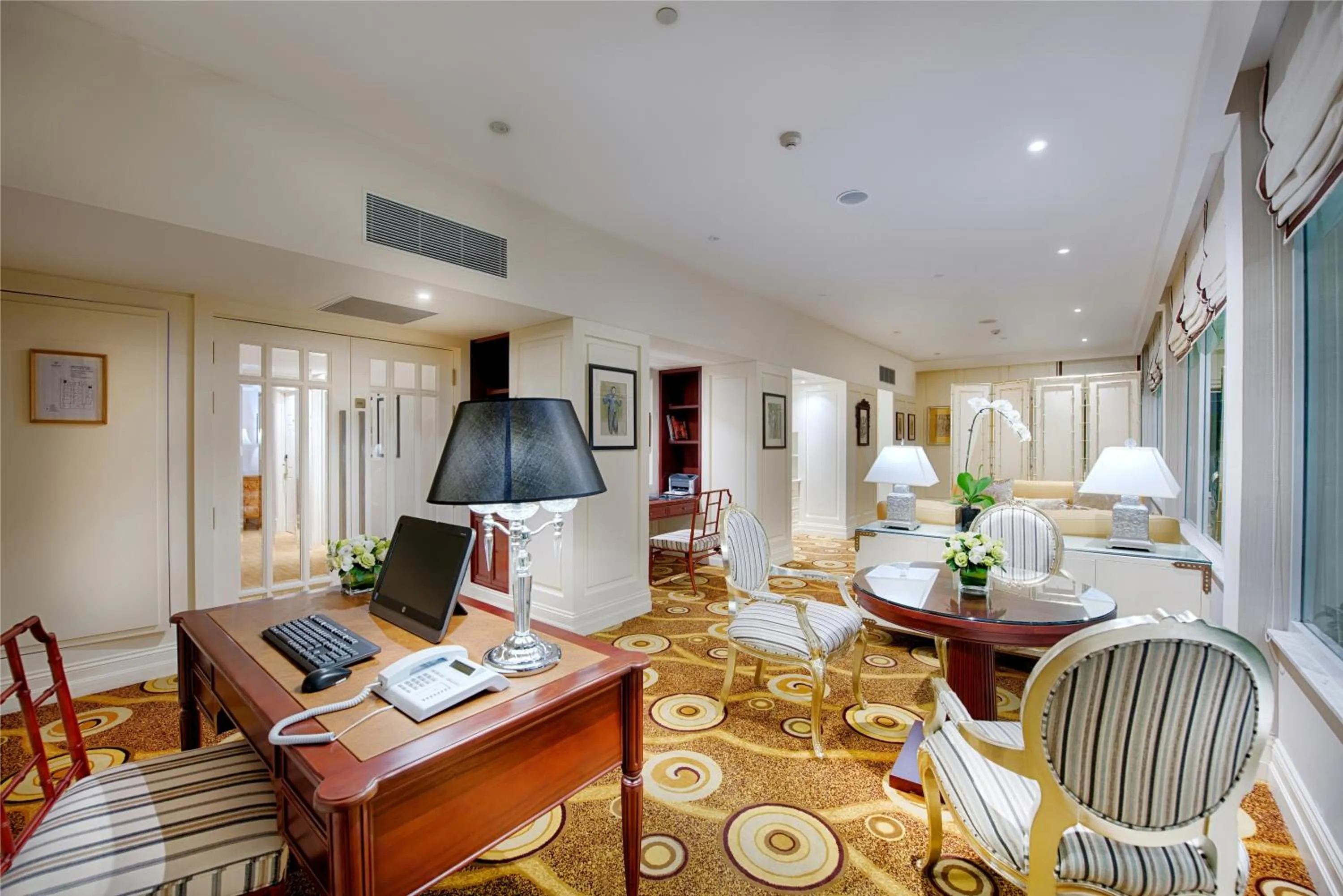 Business facilities in Apricot Hotel