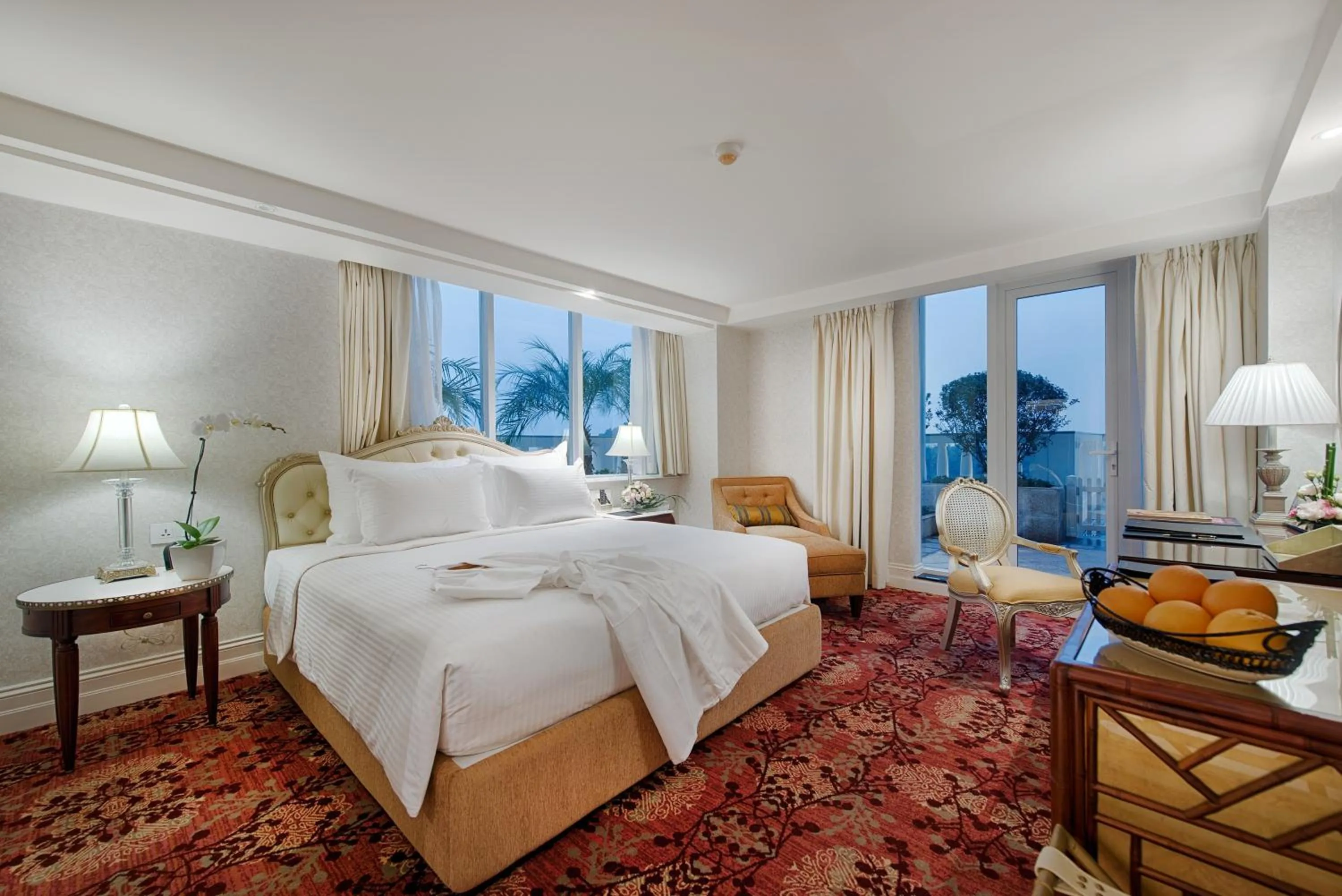 Lake view, Bed in Apricot Hotel