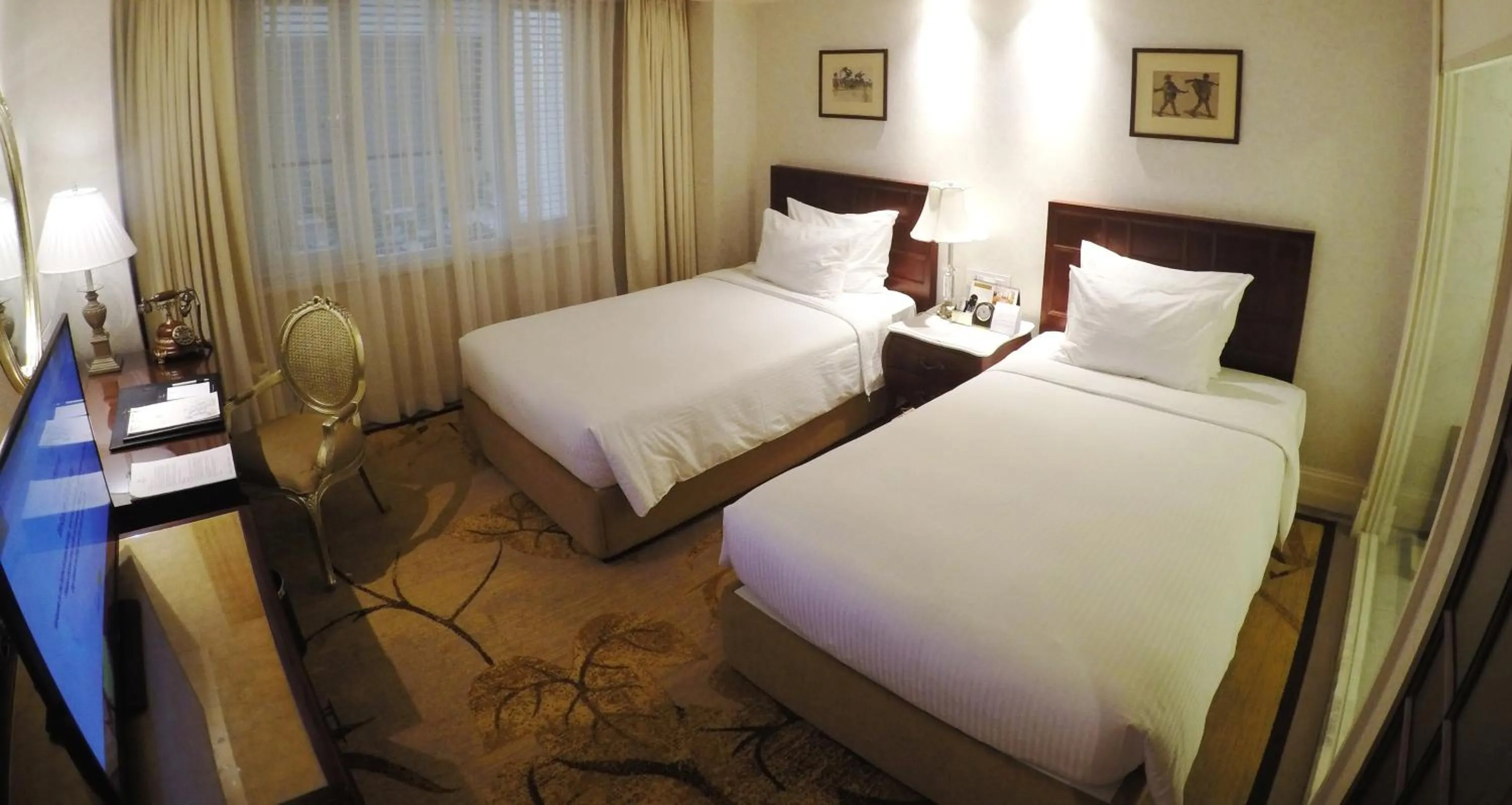 Bedroom, Bed in Apricot Hotel