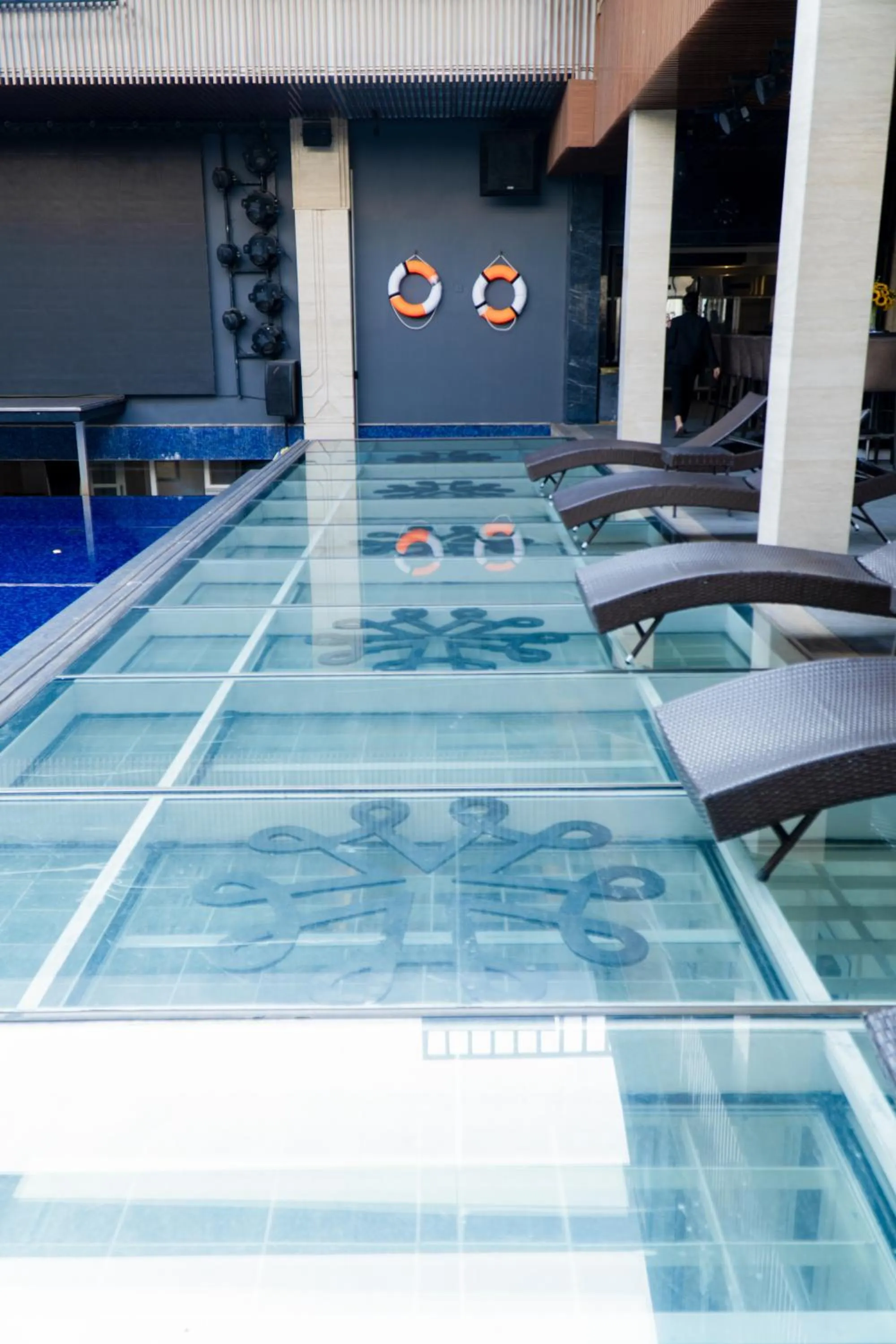 Swimming pool in Apricot Hotel