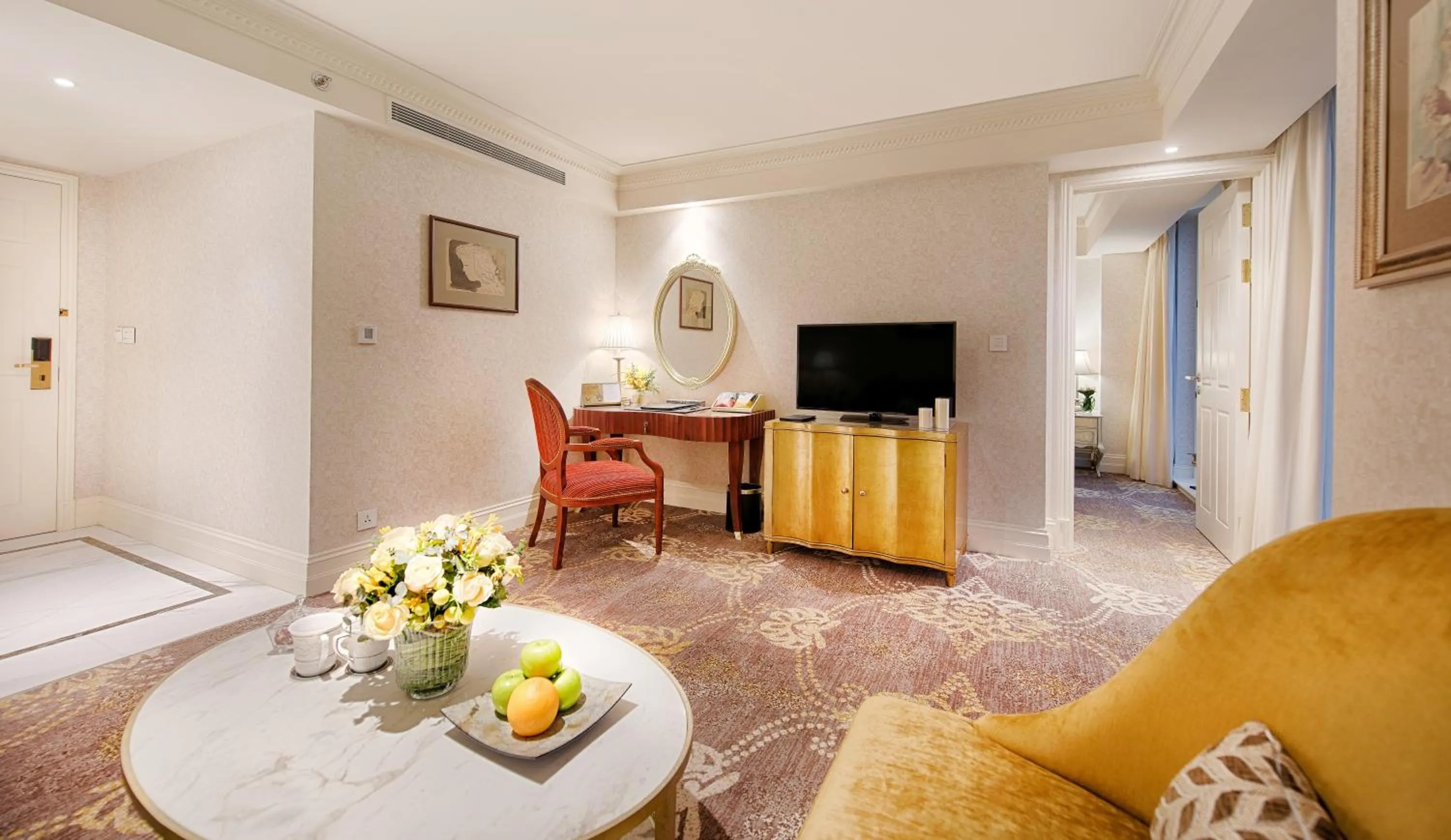 Living room in Apricot Hotel