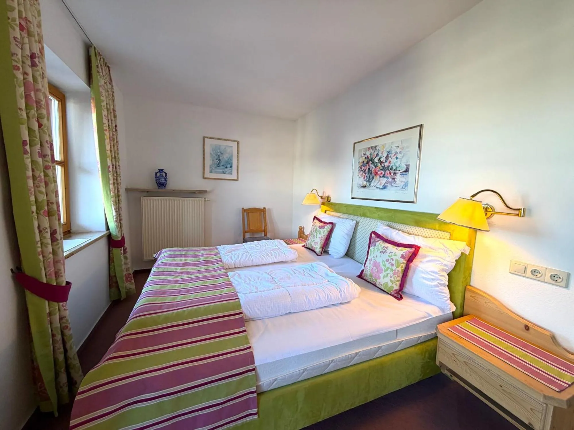 Bed in Fackler Apartments