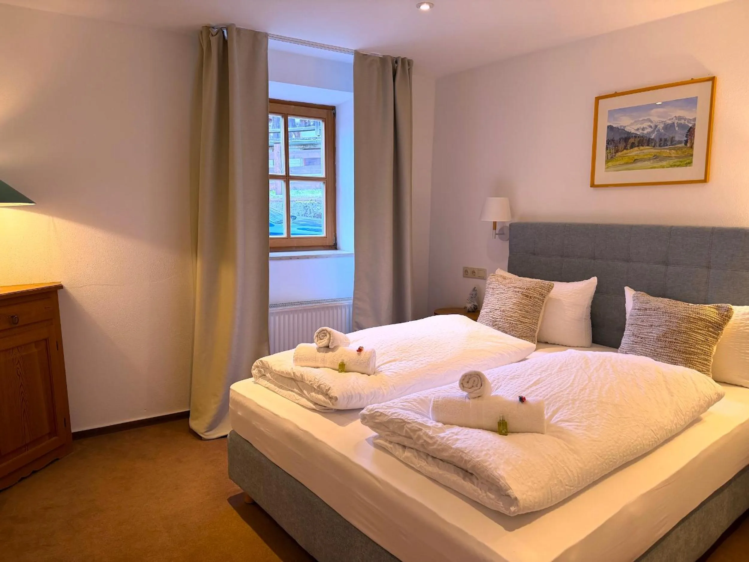 Bed in Fackler Apartments