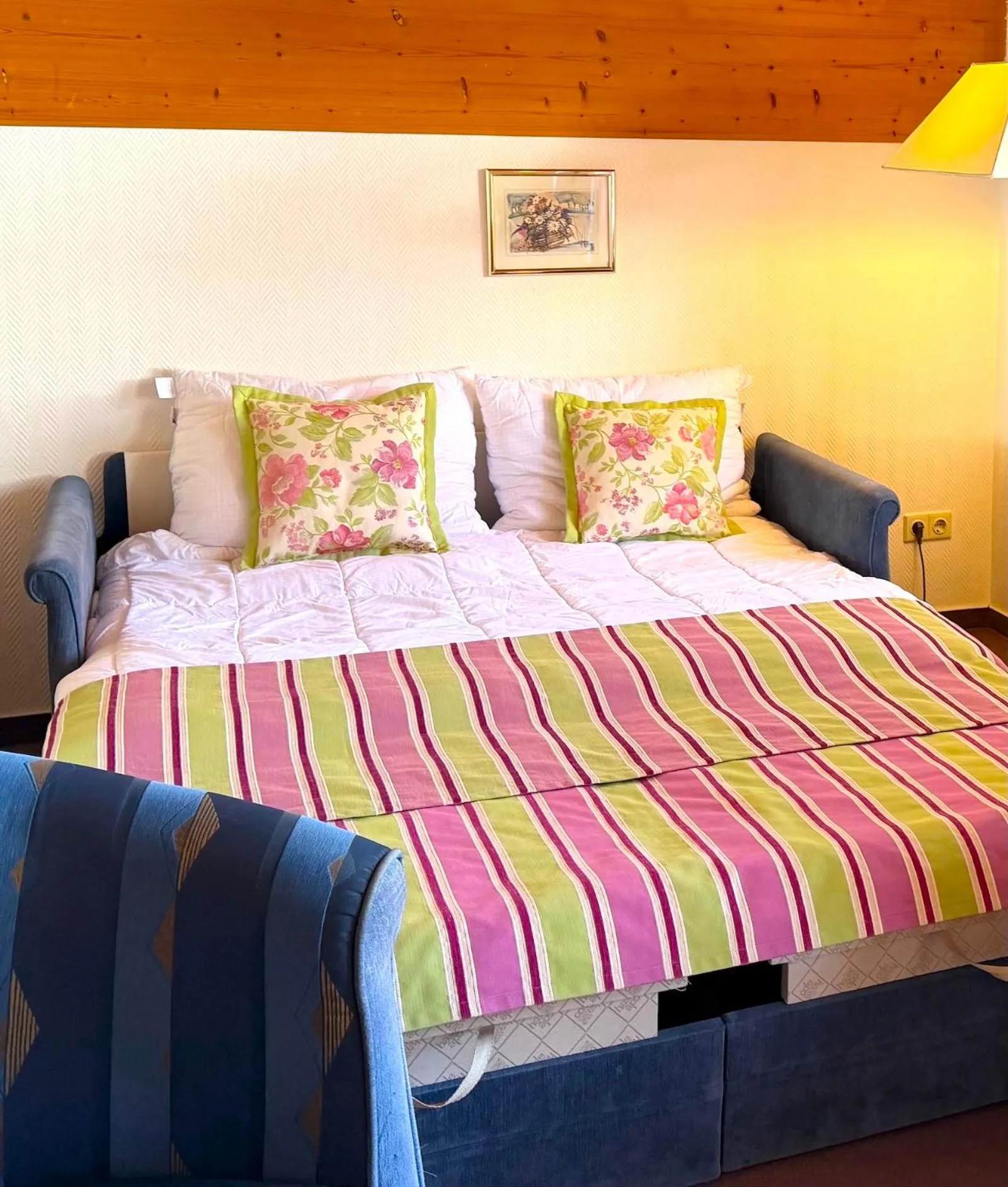 Bed in Fackler Apartments