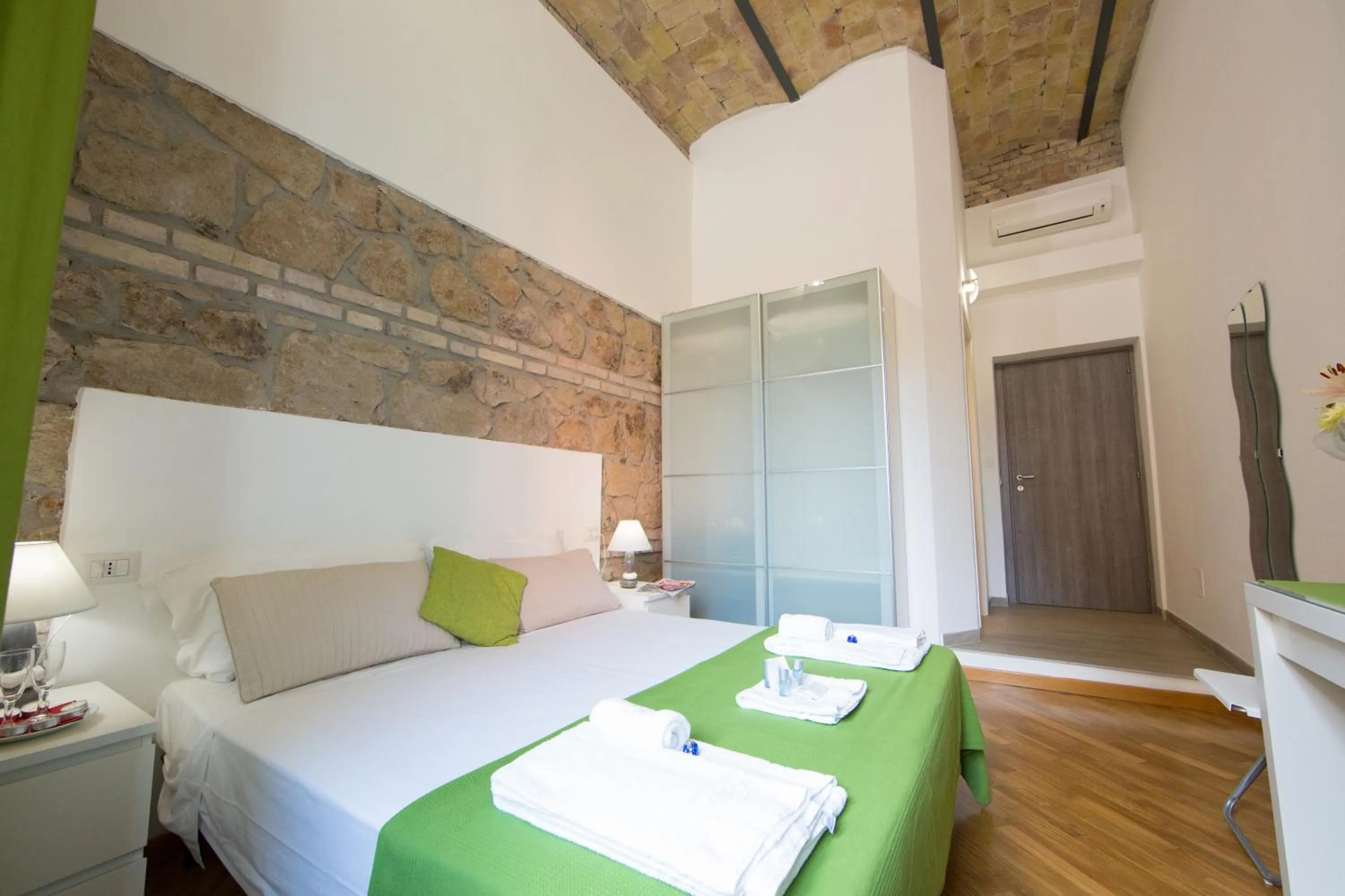 Photo of the whole room, Bed in The Great Beauty