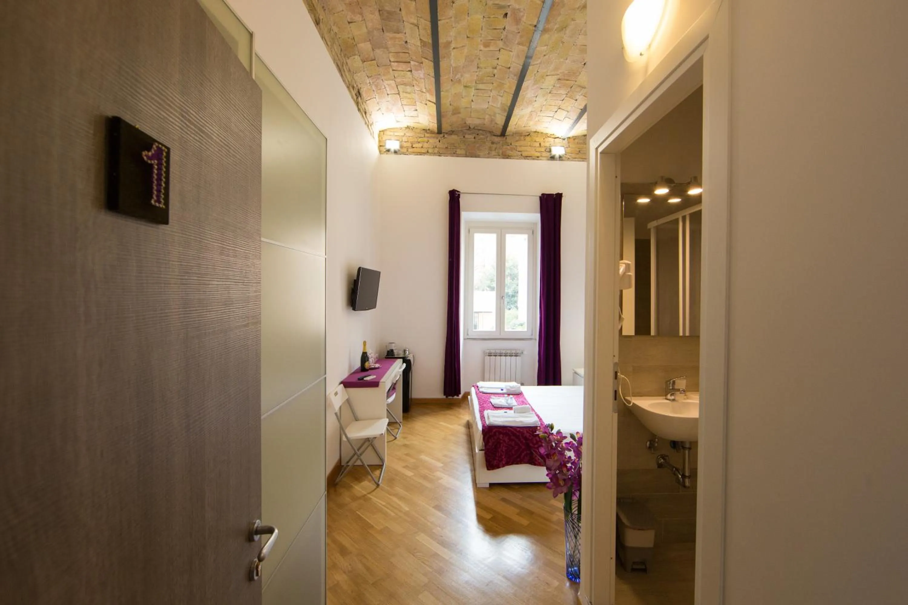 Photo of the whole room, Bed in The Great Beauty