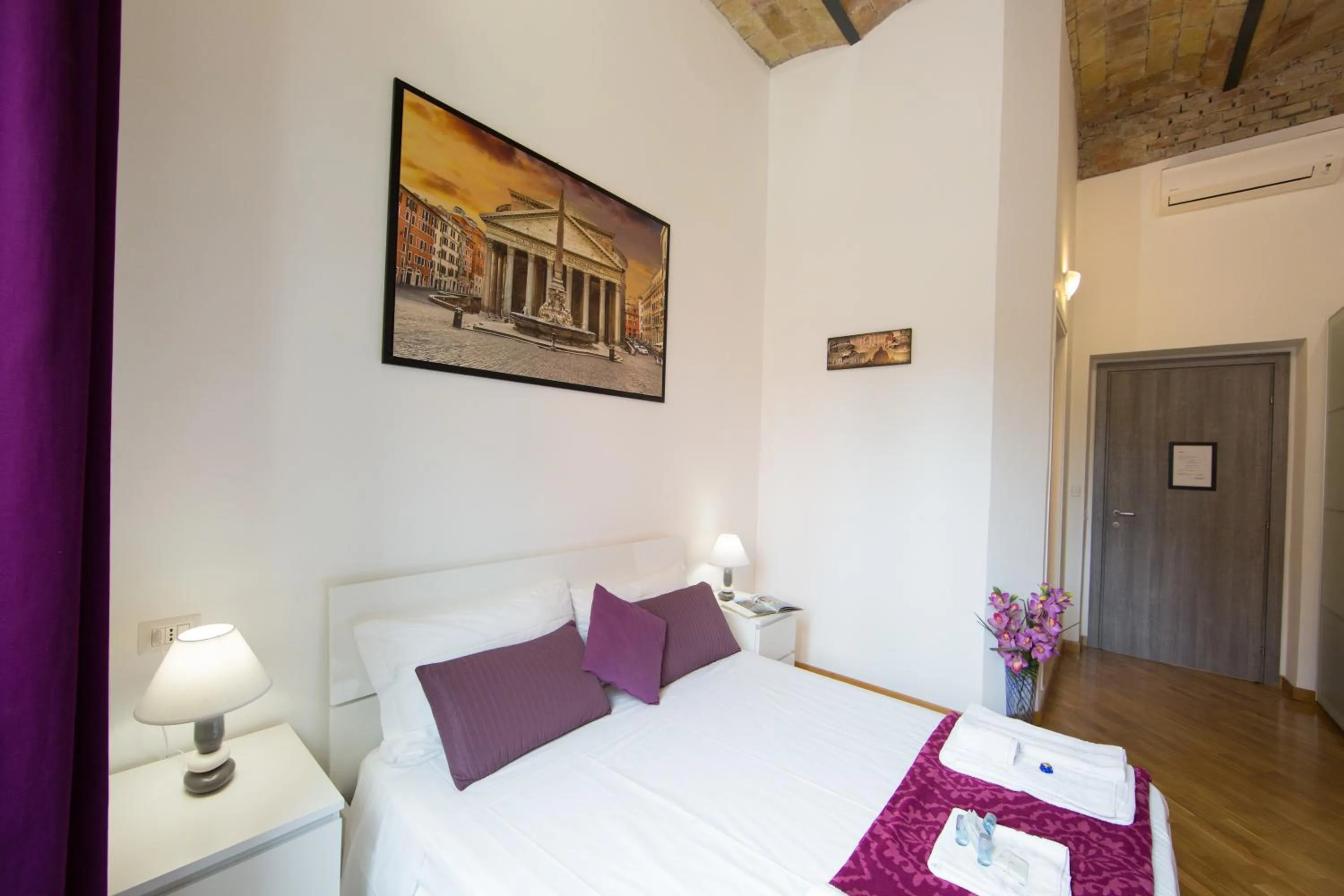 Photo of the whole room, Bed in The Great Beauty