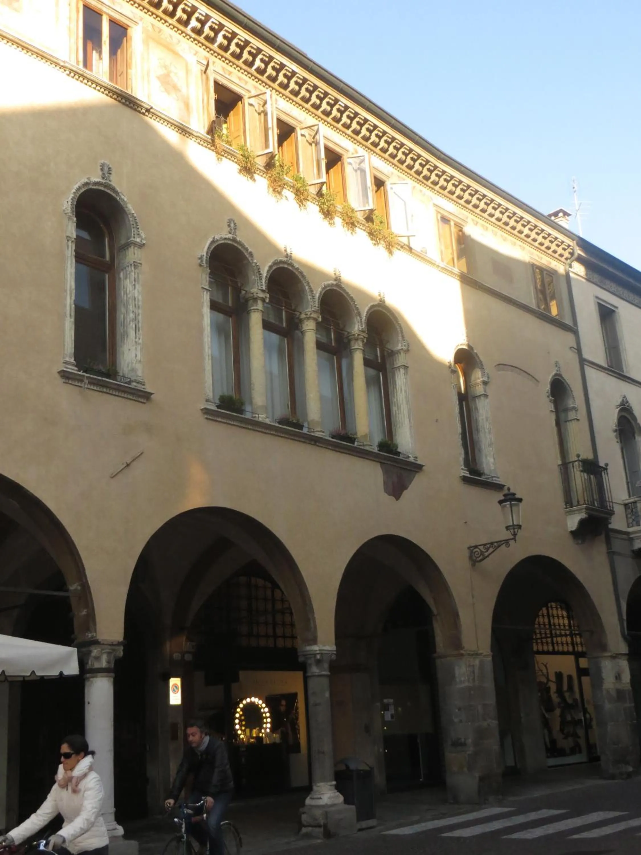 Property building in Palazzo Altinate - Note di Piano