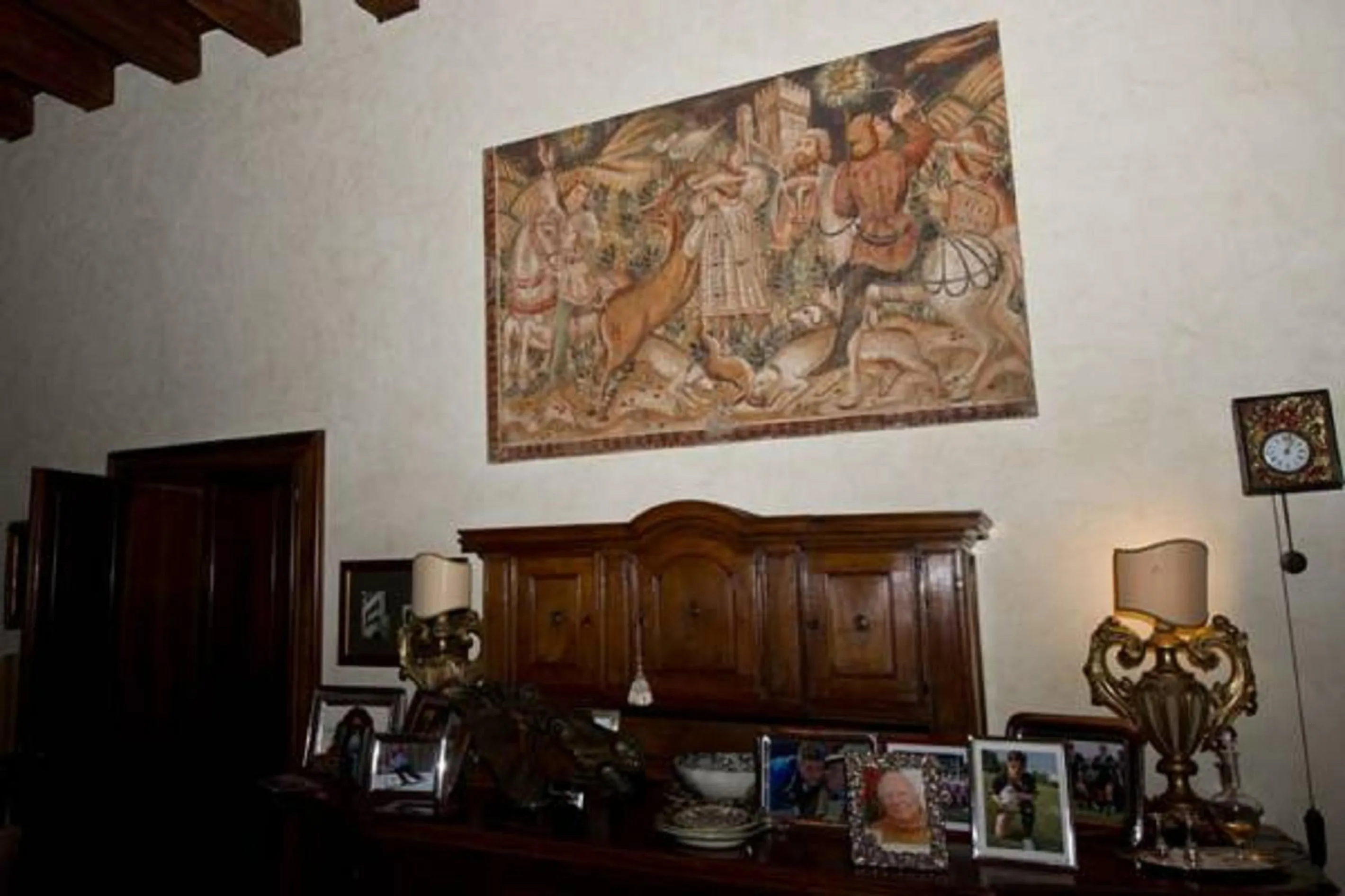 Decorative detail in Palazzo Altinate - Note di Piano