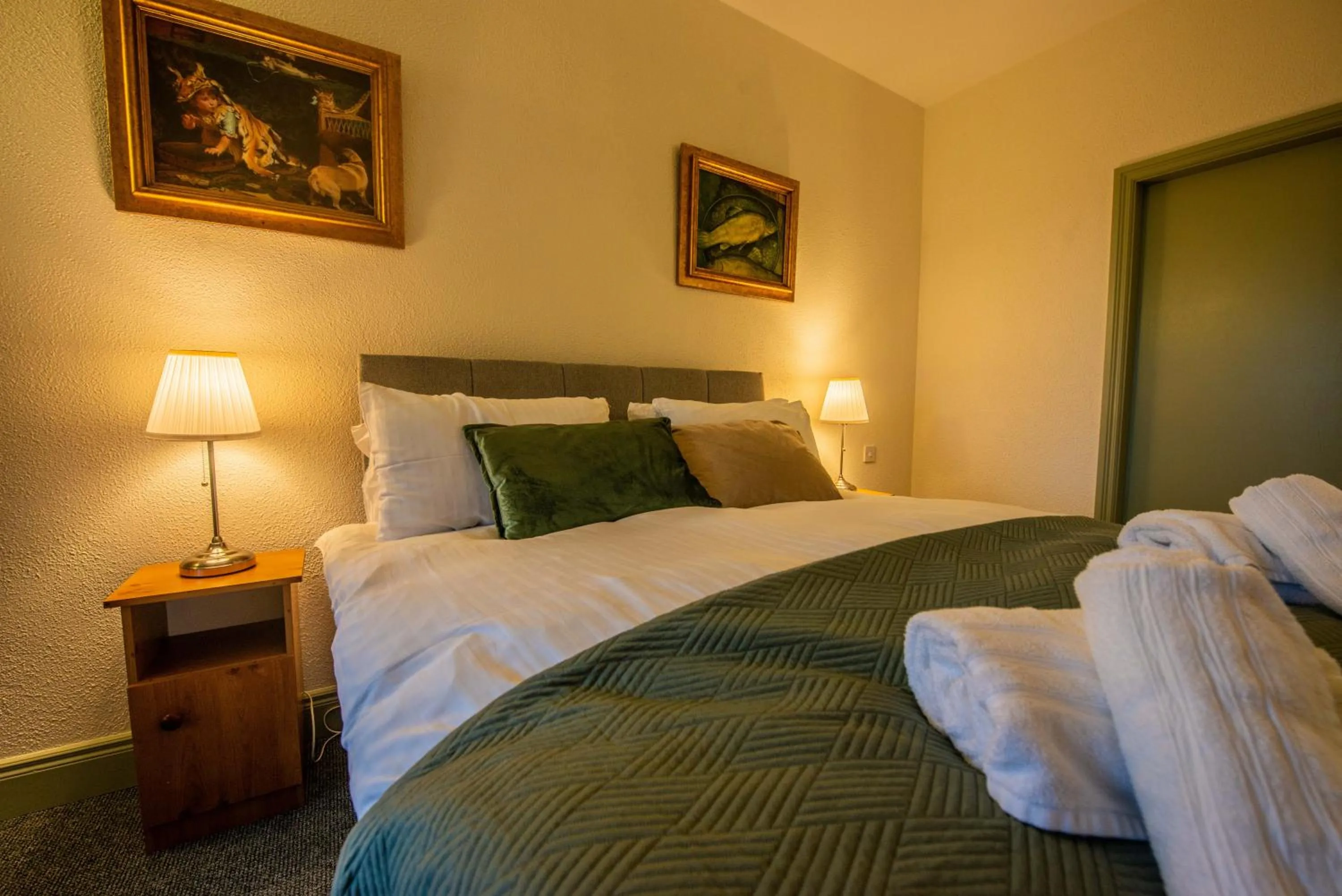 Bed in Greenfield Lodge Hotel Bar & Bistro