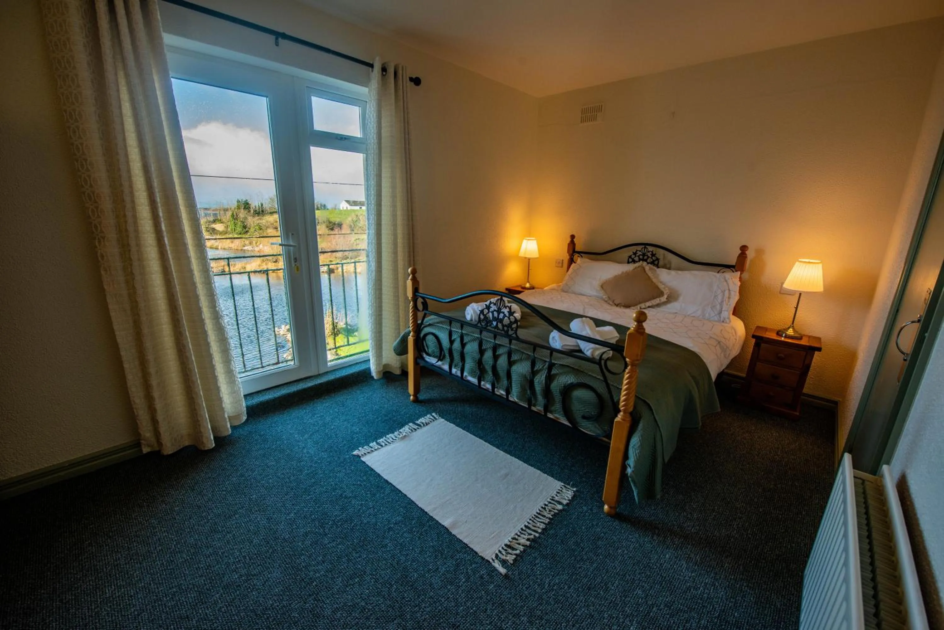 Bed in Greenfield Lodge Hotel Bar & Bistro