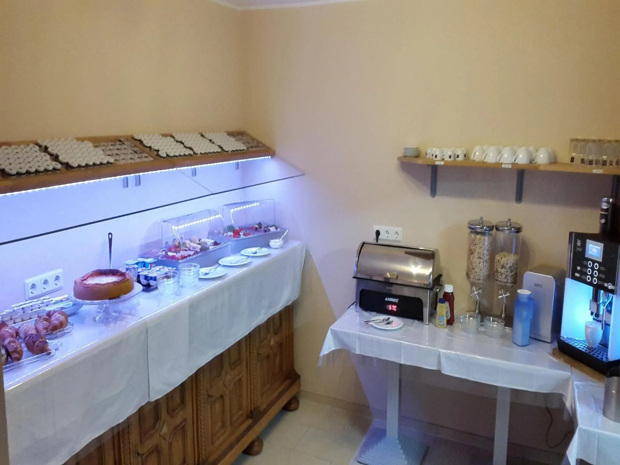 Dining area in Apado-Hotel garni