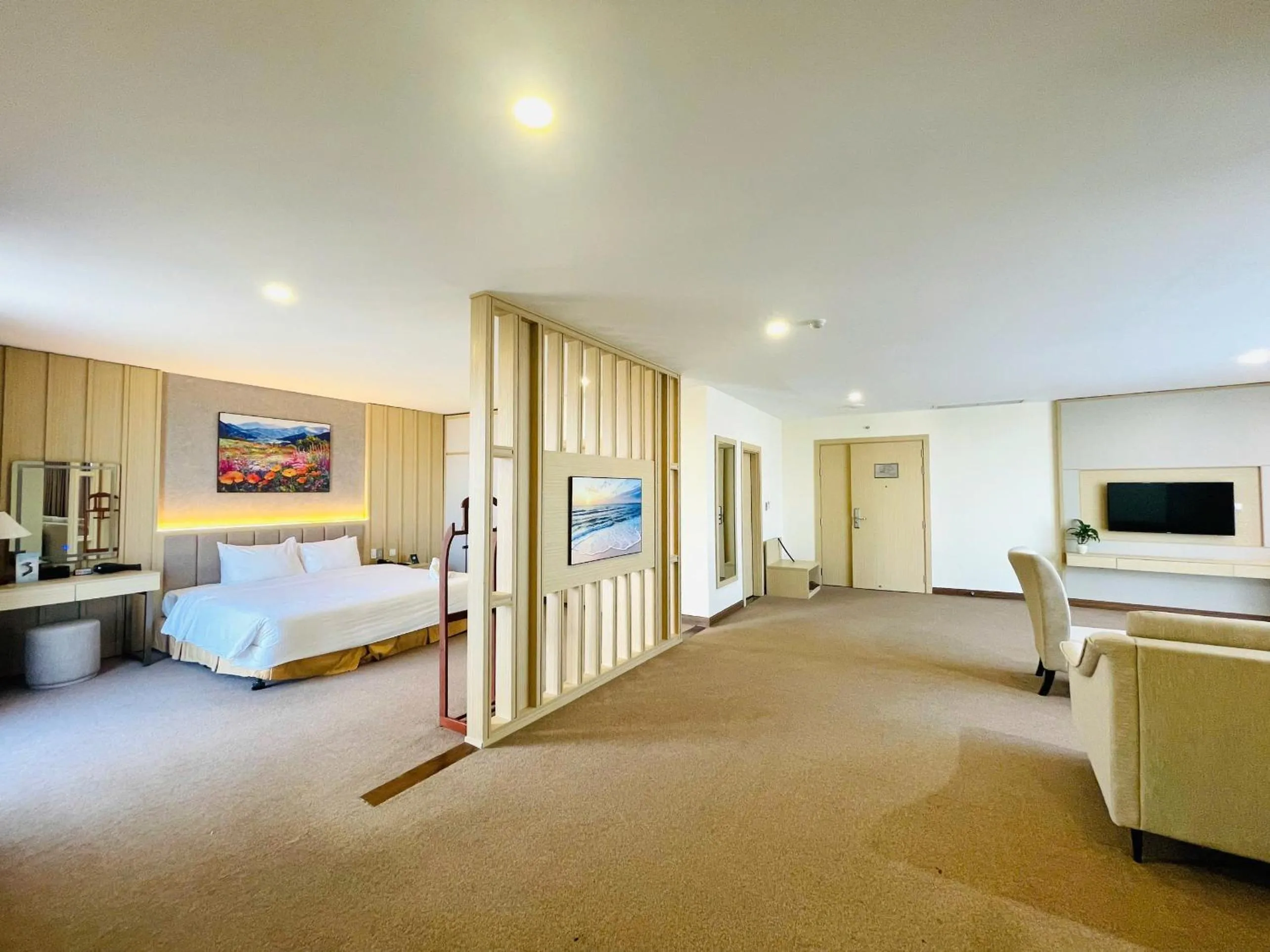 Communal lounge/ TV room, Bed in Muong Thanh Grand Quang Tri Hotel