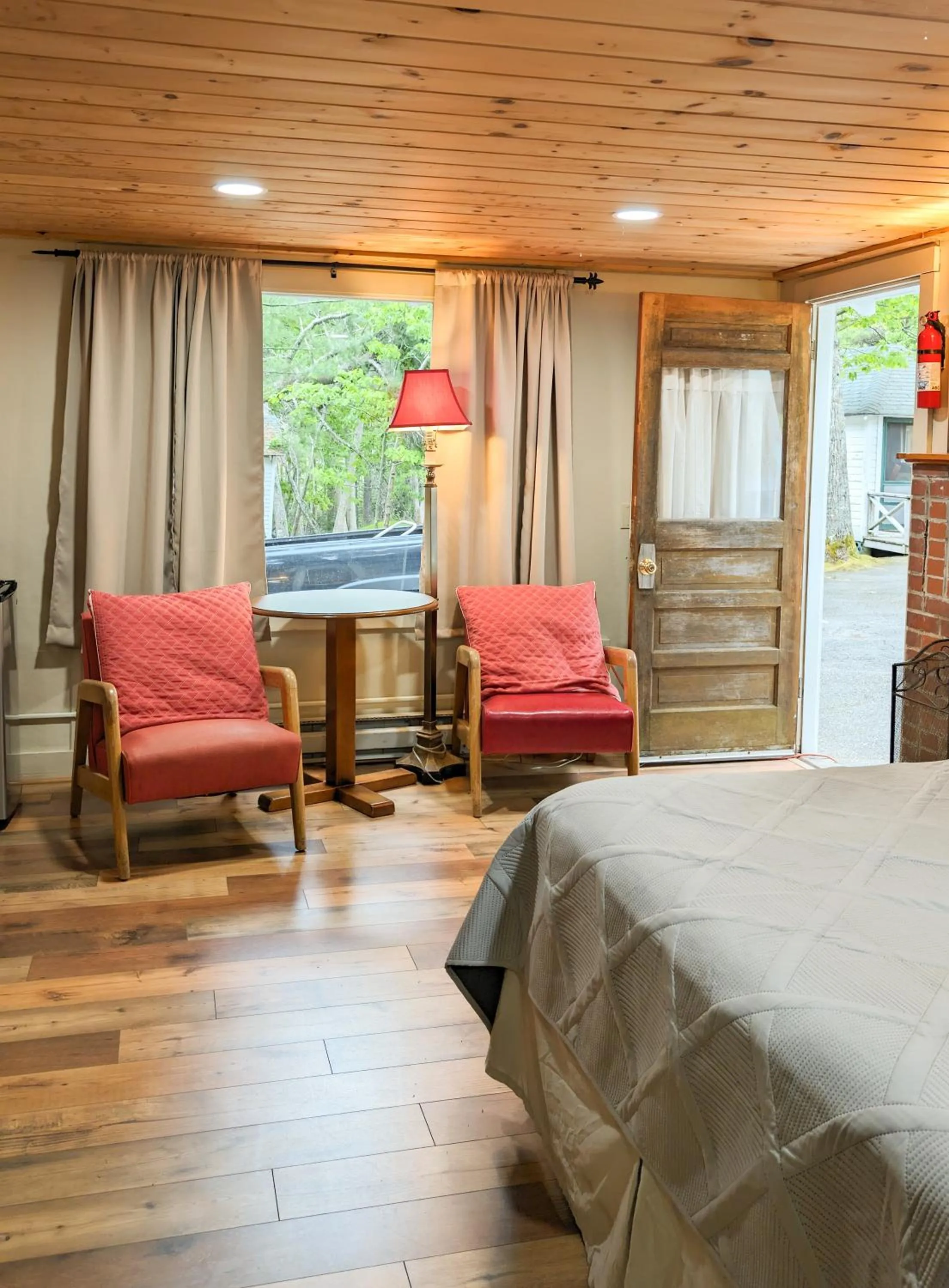 One Bedroom Cabin (Studio) (Pet Friendly) in Hinckleys Dreamwood Cottages