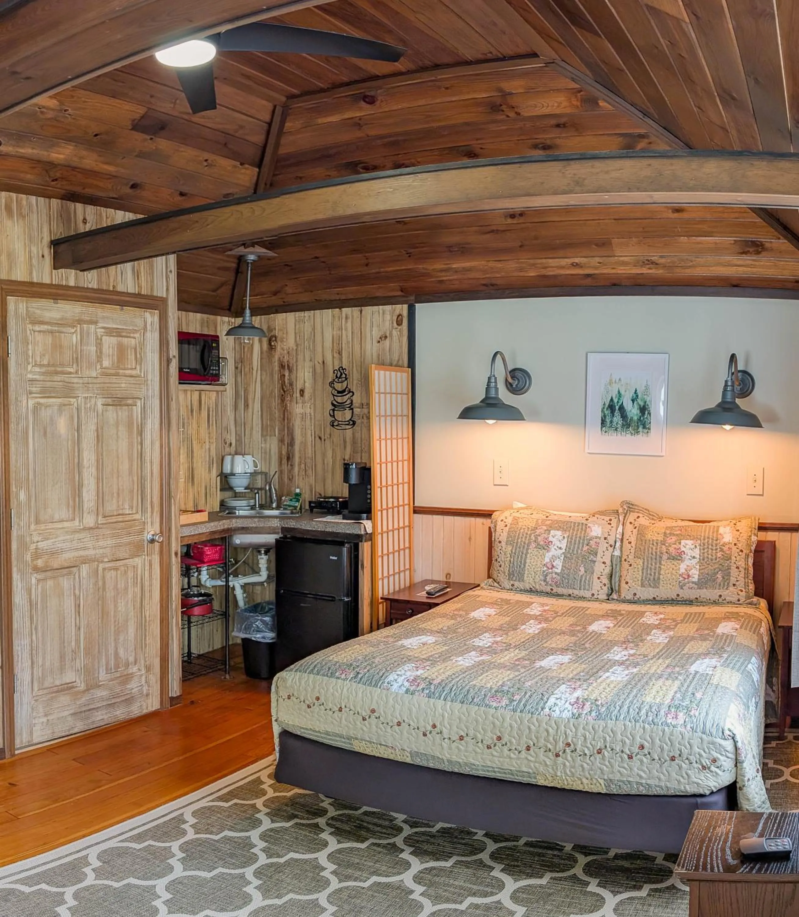 One Bedroom Cabin with Kitchenette (Studio) in Hinckleys Dreamwood Cottages
