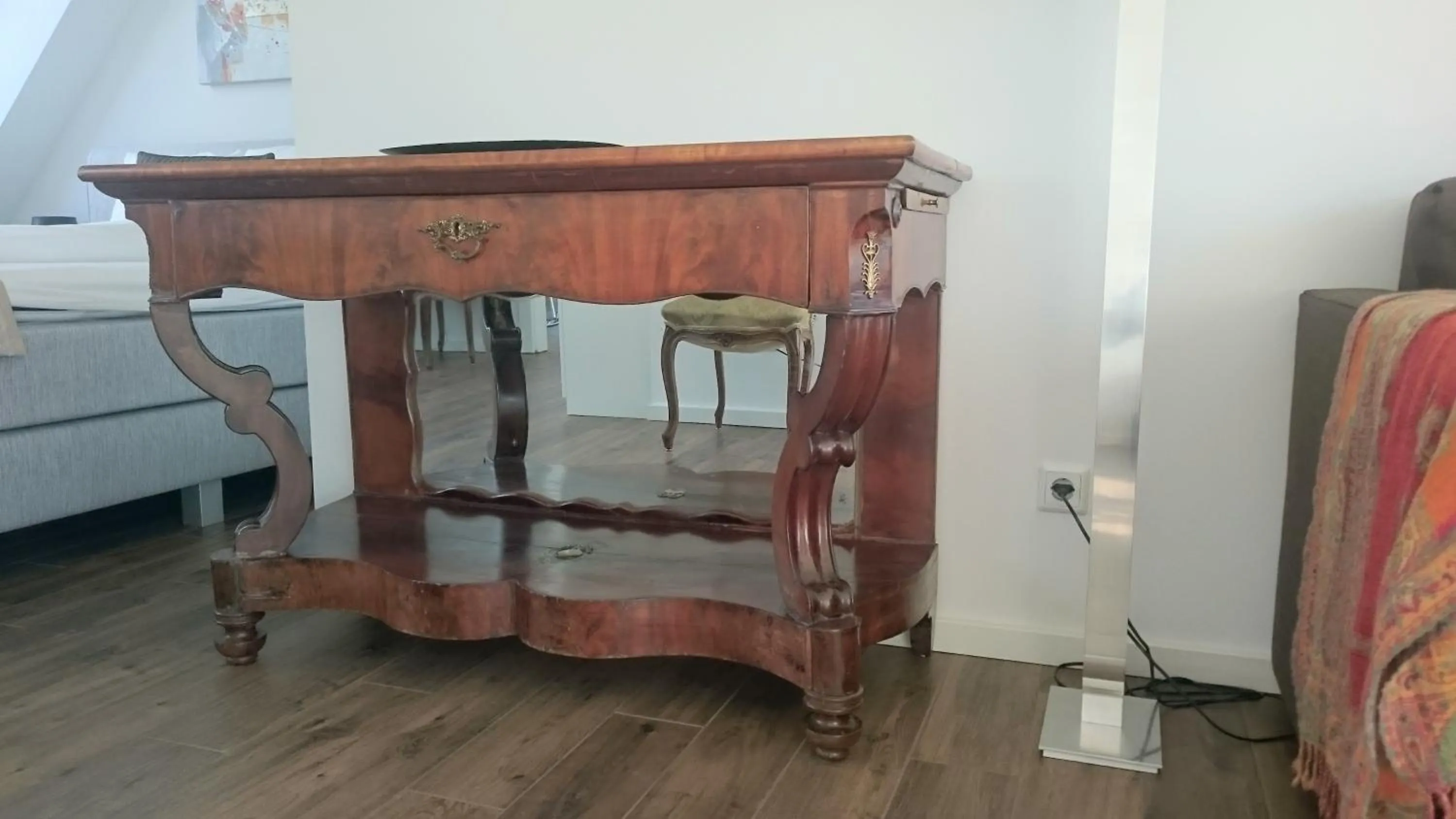 Decorative detail in Alga Apartments am Westbahnhof