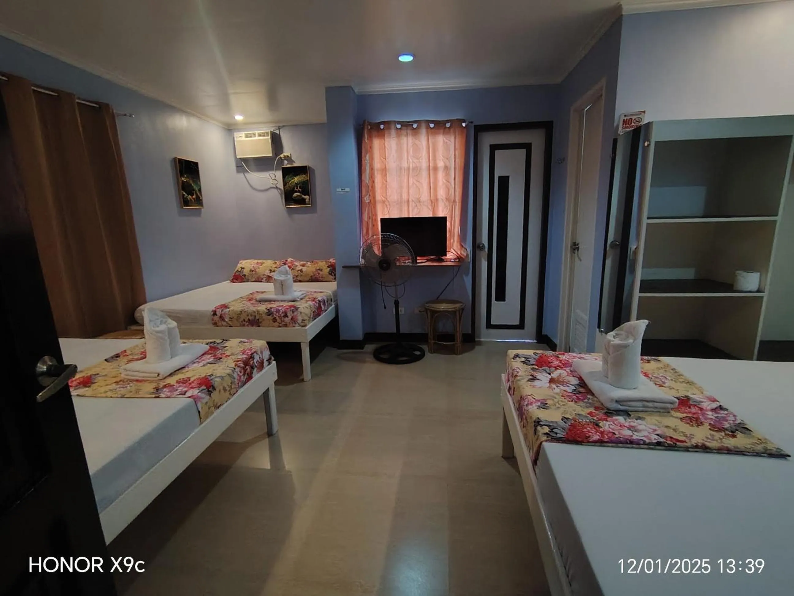 Bed in Joaquinn's Bed and Breakfast