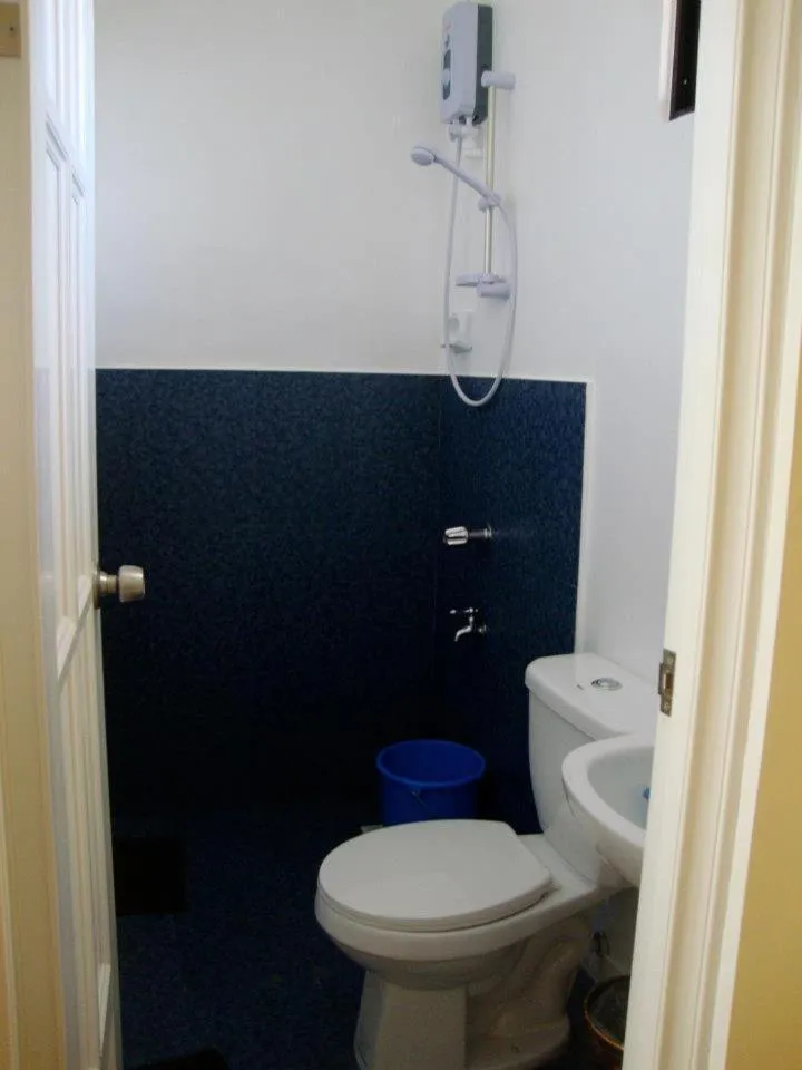 Bathroom in Joaquinn's Bed and Breakfast