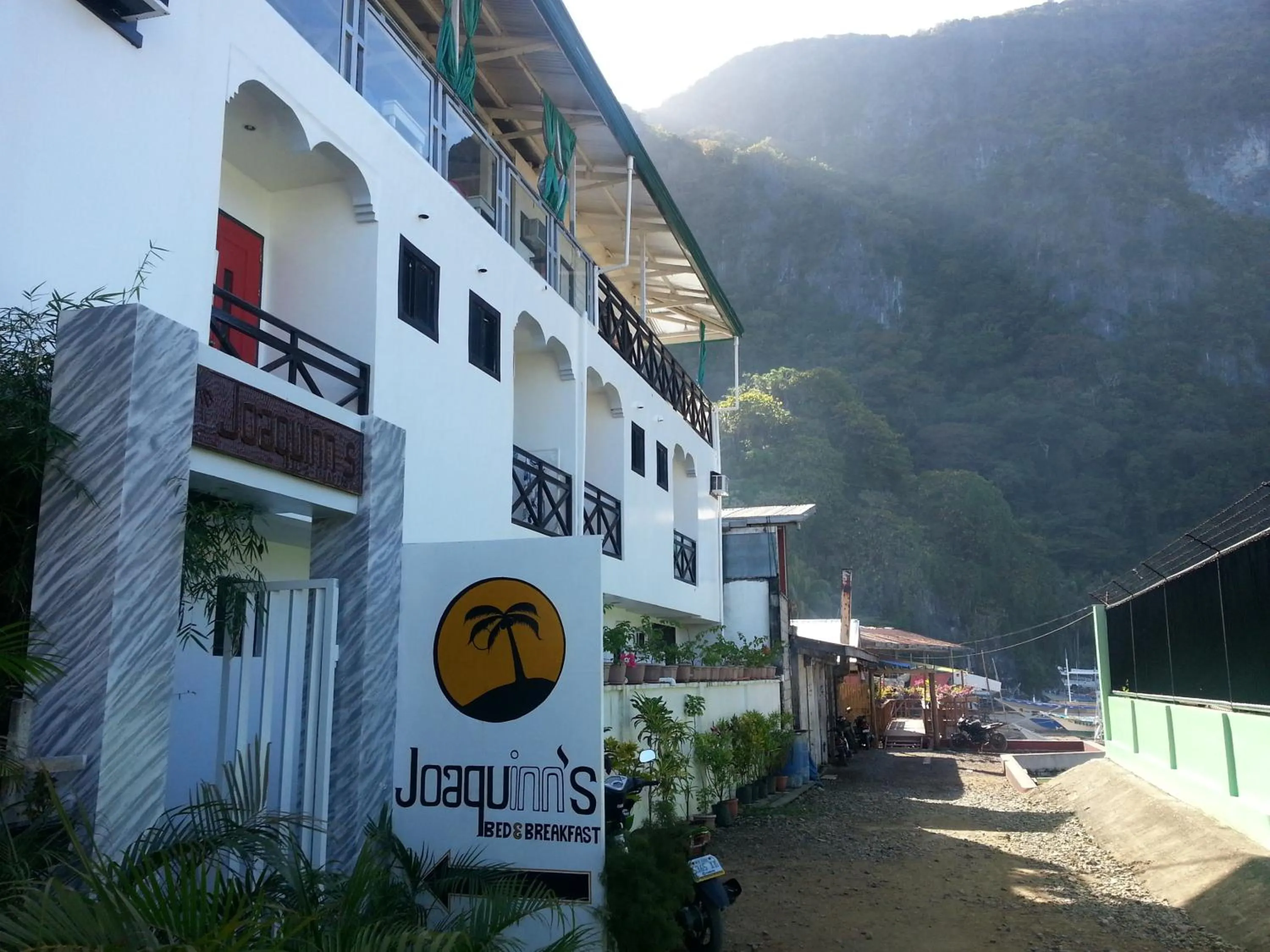 Facade/entrance in Joaquinn's Bed and Breakfast