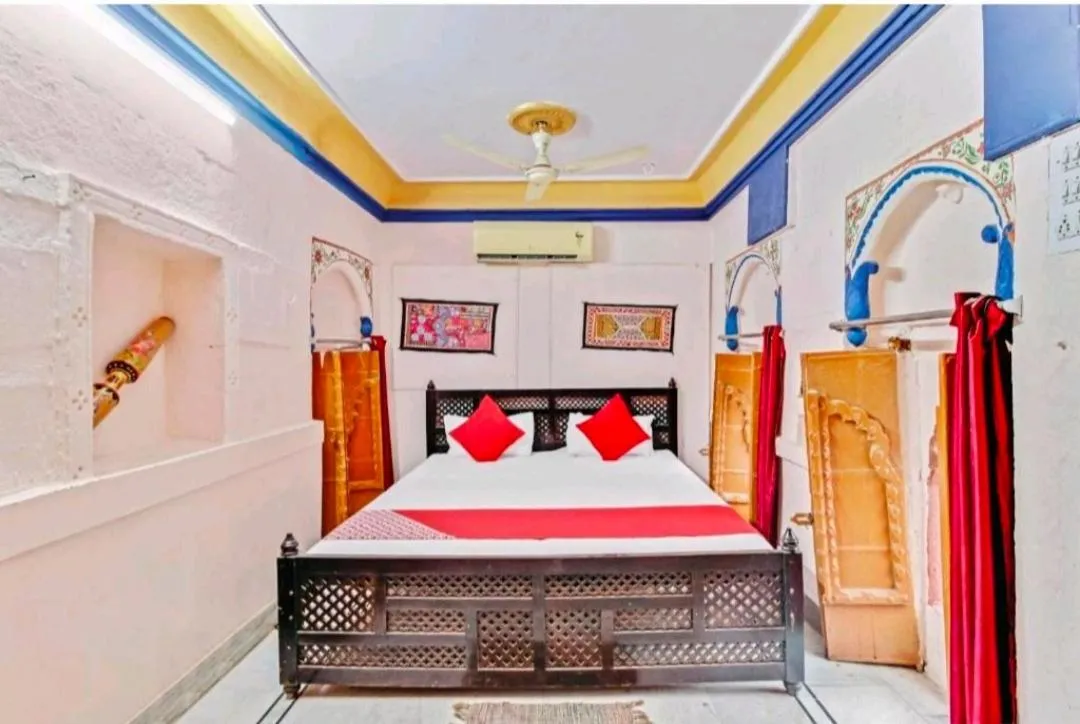 Bedroom, Bed in Jodhpur Heritage Haveli Guest House