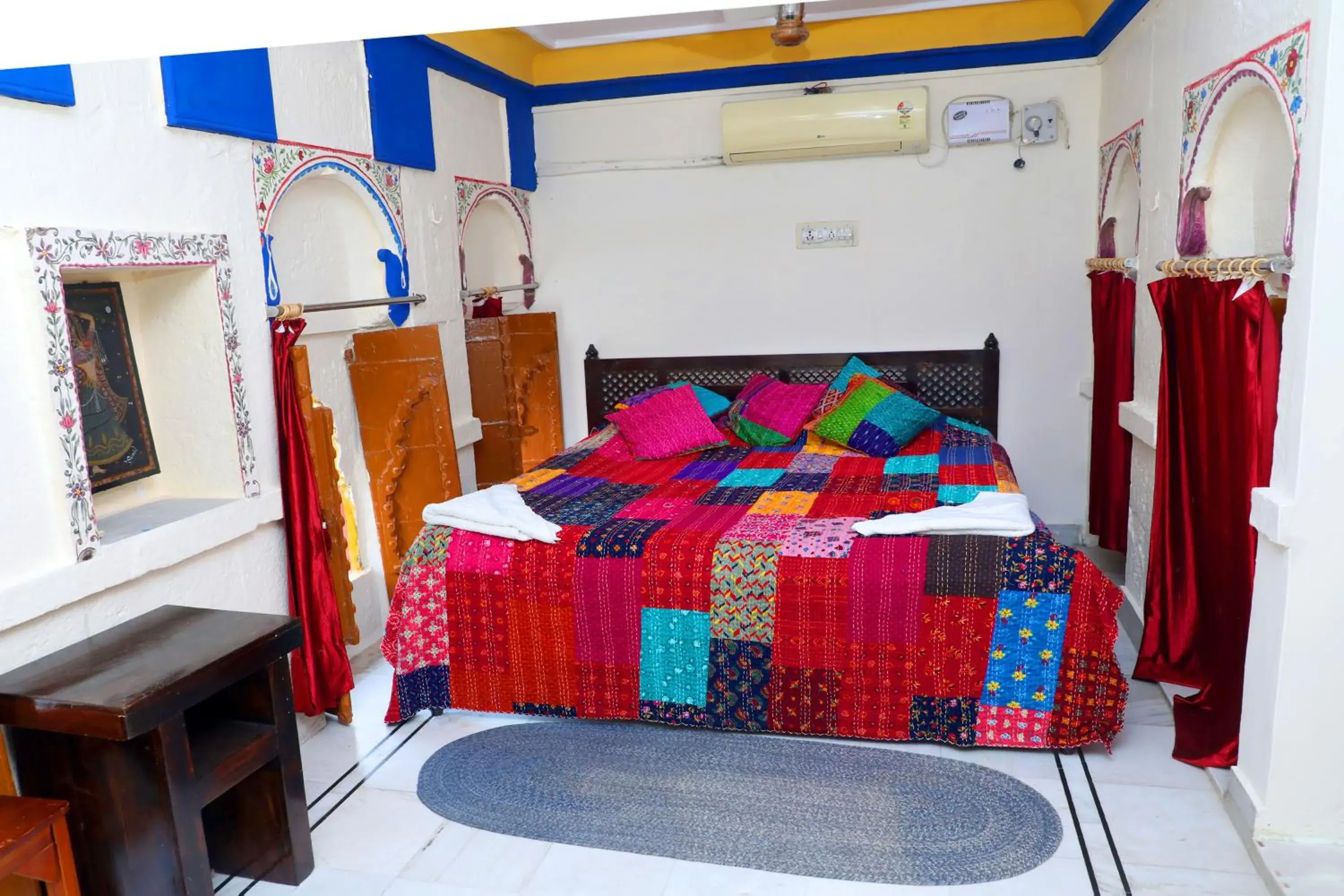 Bedroom, Bed in Jodhpur Heritage Haveli Guest House Bedroom, Bed in Jodhpur Heritage Haveli Guest House
