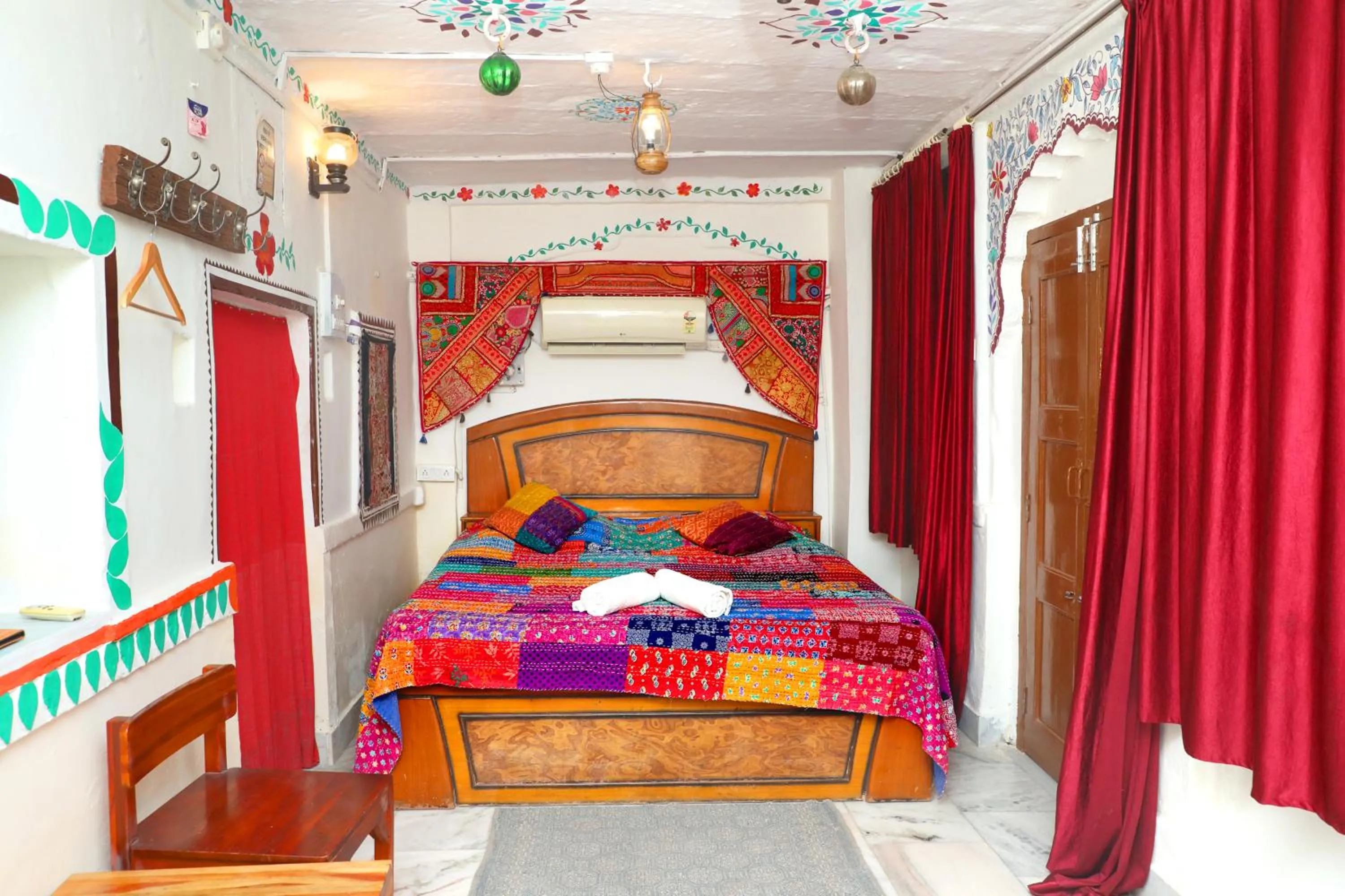 Bedroom, Bed in Jodhpur Heritage Haveli Guest House