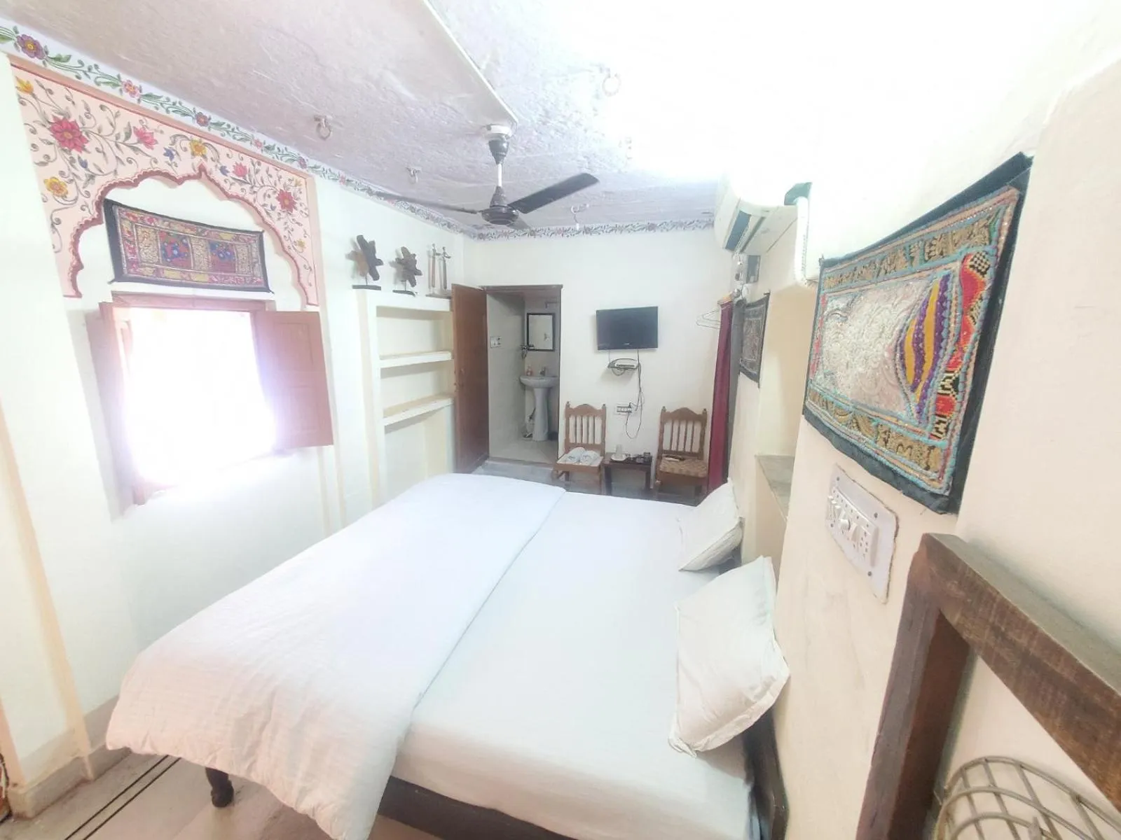 Bed in Jodhpur Heritage Haveli Guest House