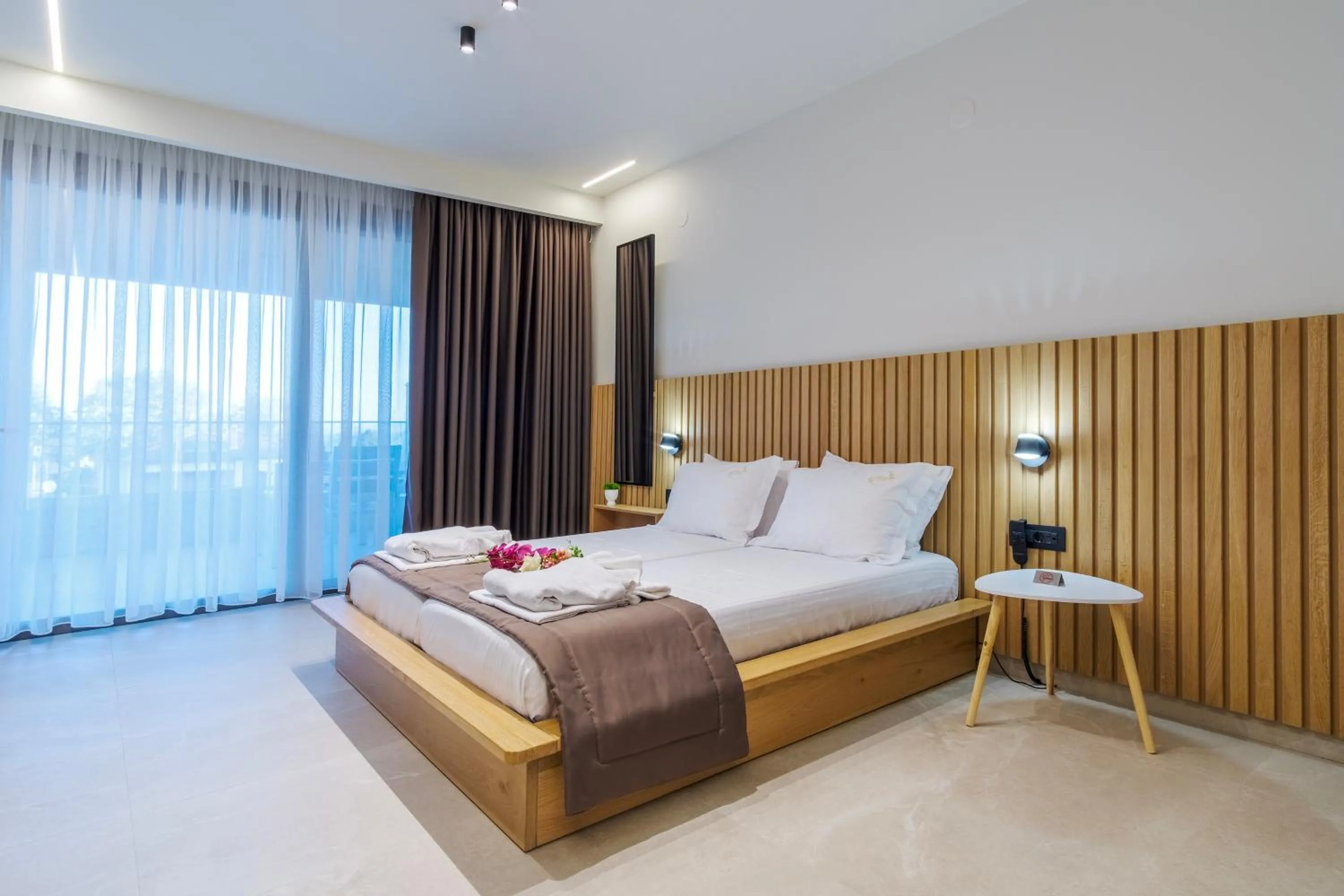 Aura Luxury Suites - Olympiada Seaside Getaways