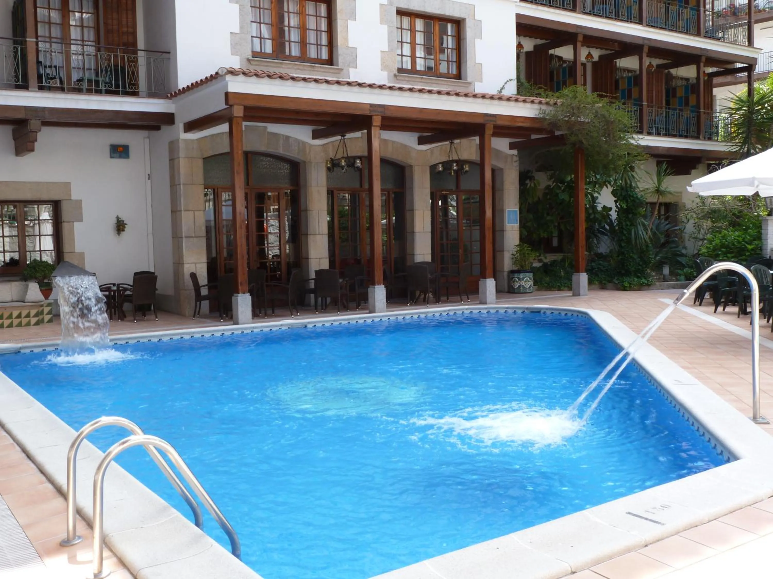Swimming pool in Hotel La Carolina