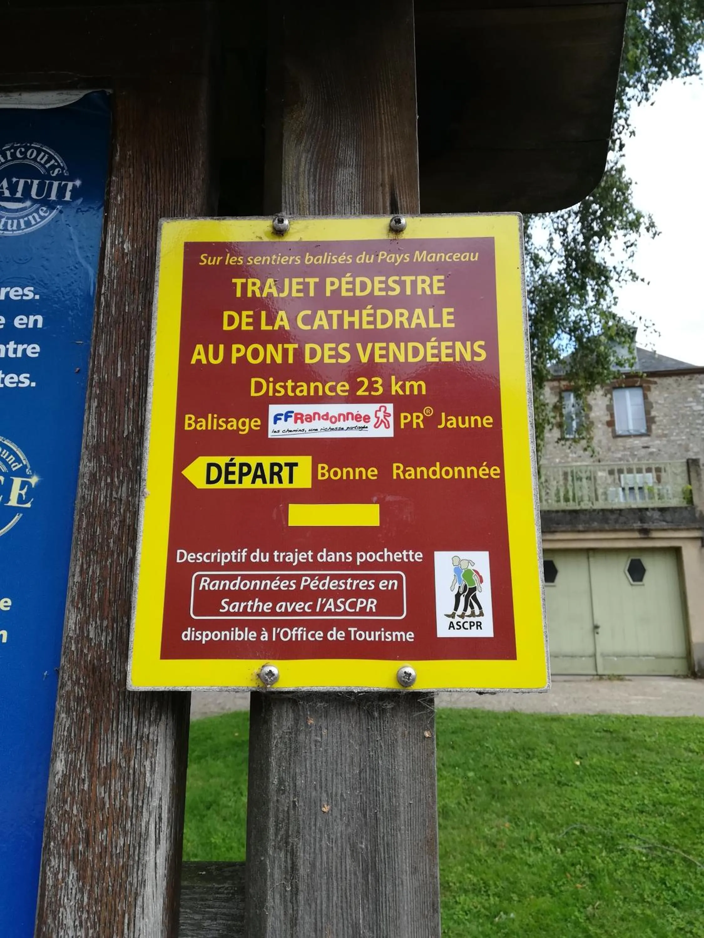 Hiking in Le Petit Chalet -Appartement proche de la vieille ville , du centre ville et du Tram- PETIT DEJEUNER OFFERT