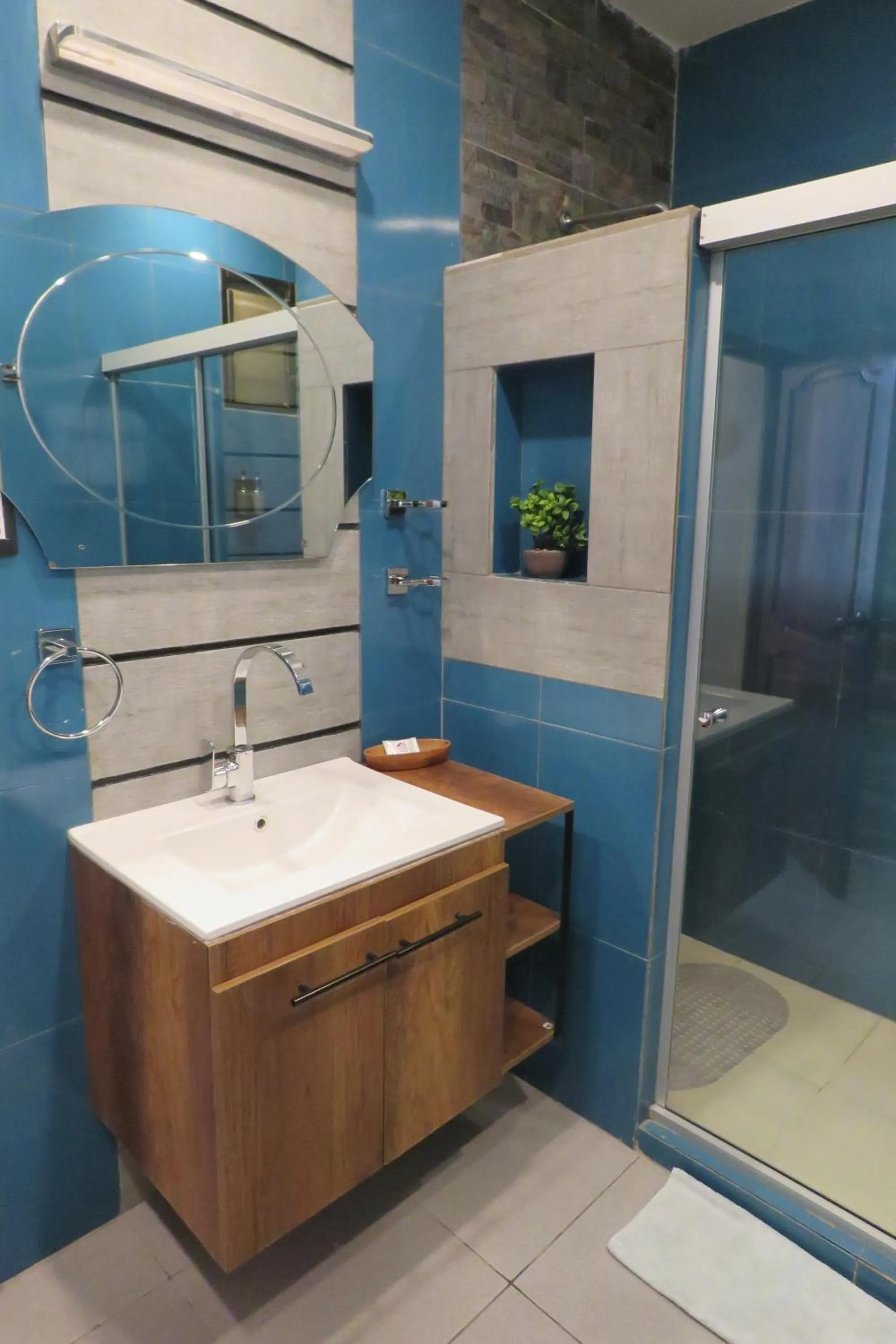 Shower in Hotel de Sal Atipax