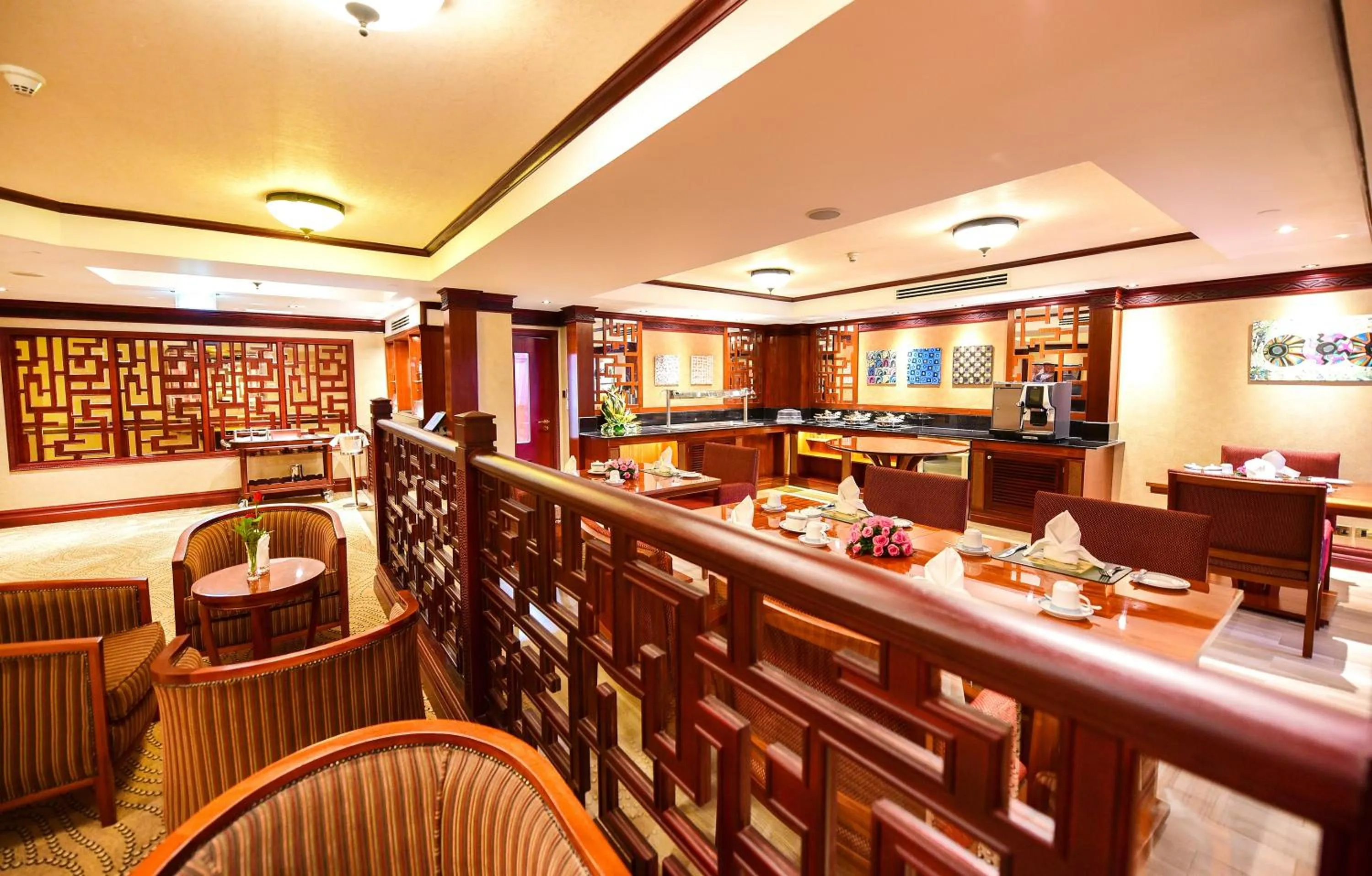 Lounge or bar in Kampala Serena Hotel