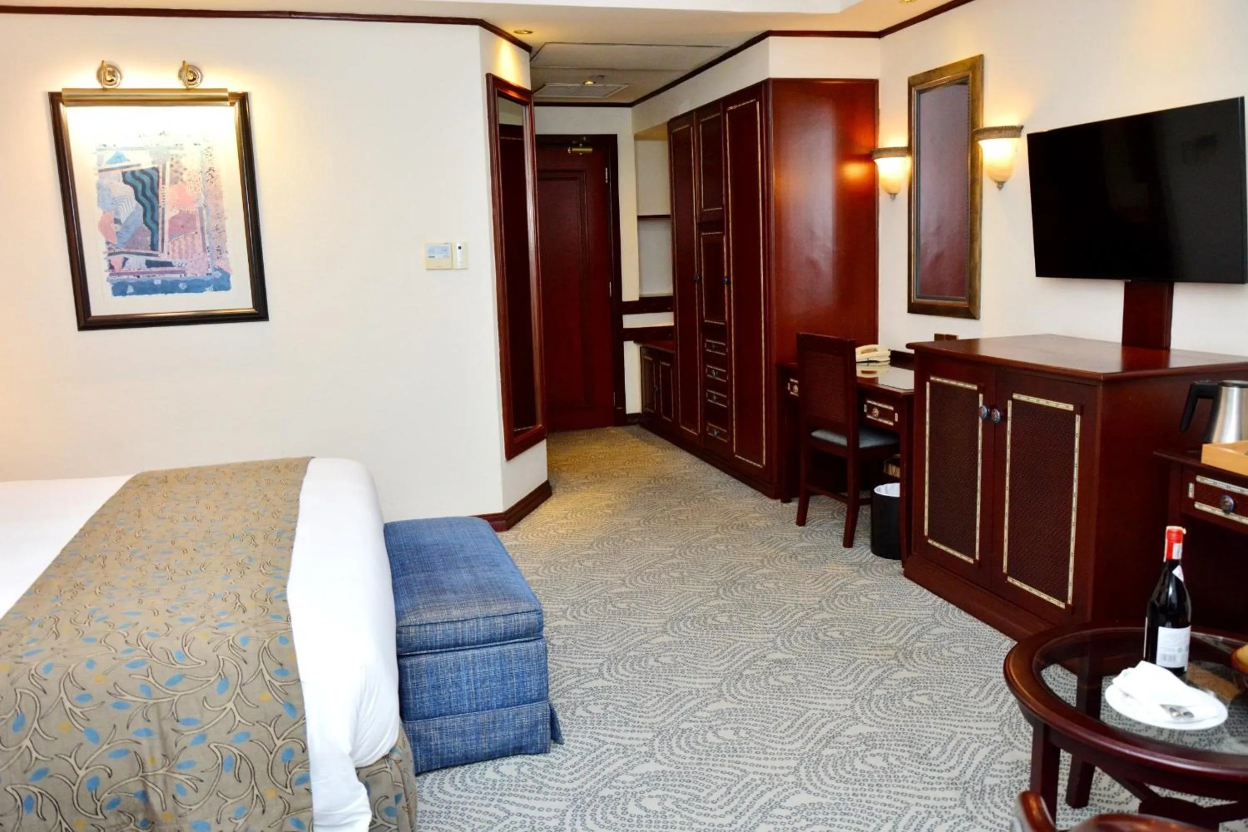 Bed in Kampala Serena Hotel