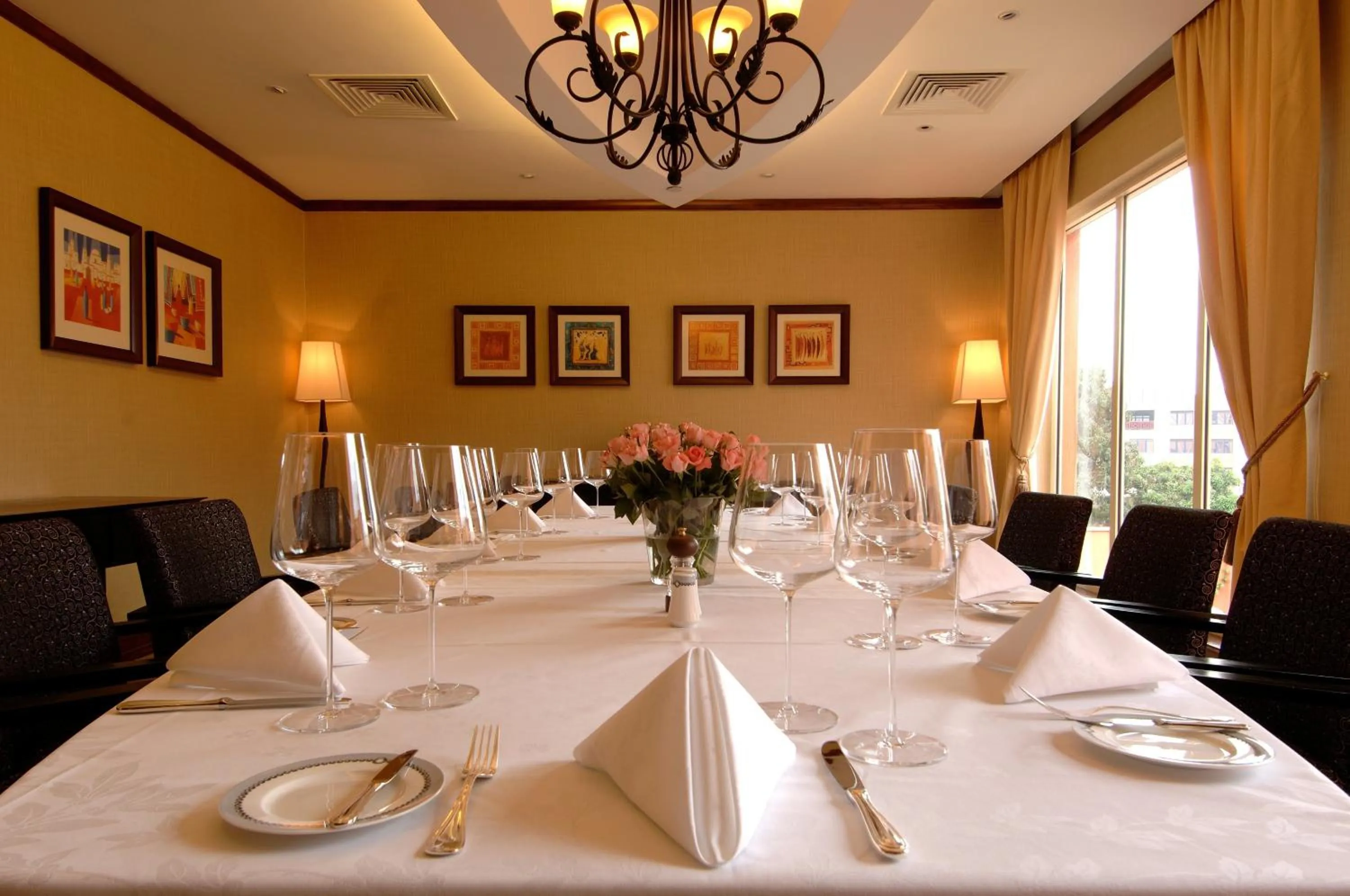 Restaurant/places to eat in Kampala Serena Hotel