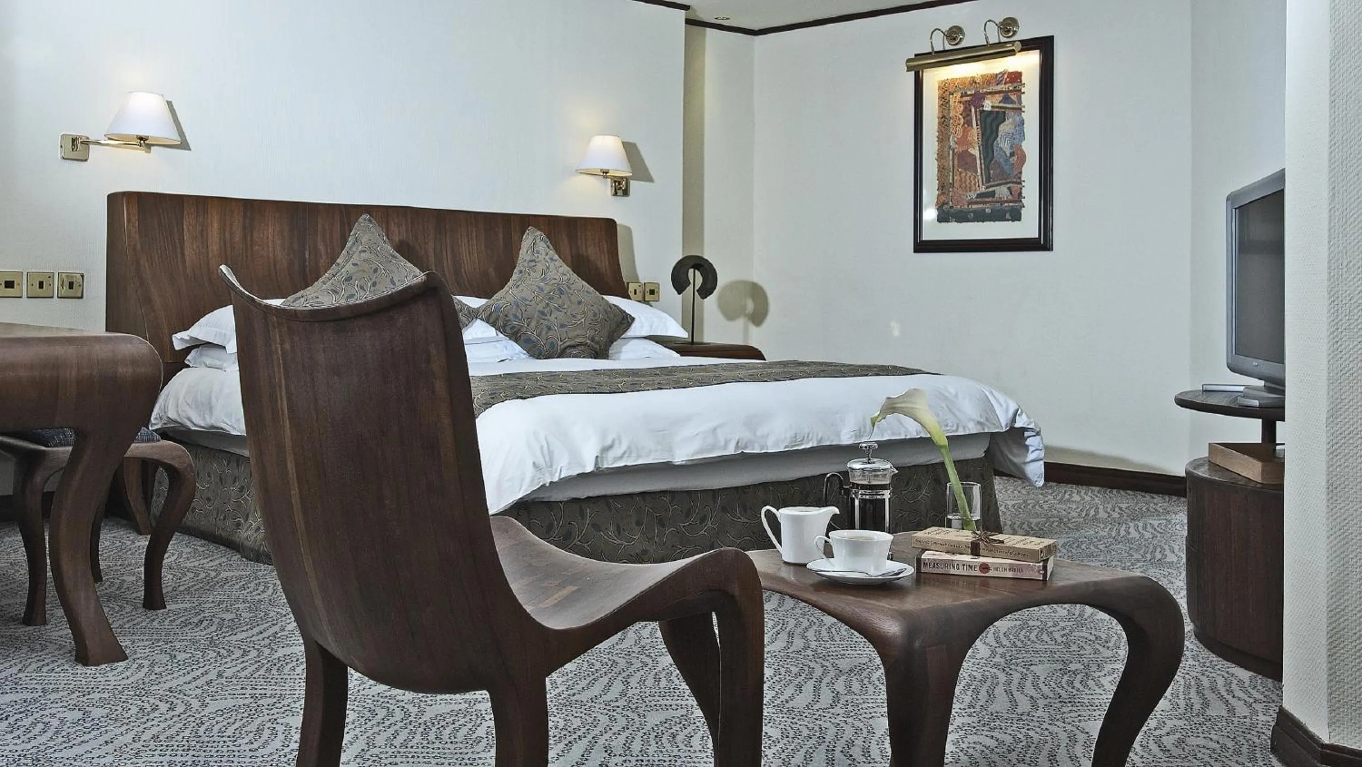 Photo of the whole room, Bed in Kampala Serena Hotel