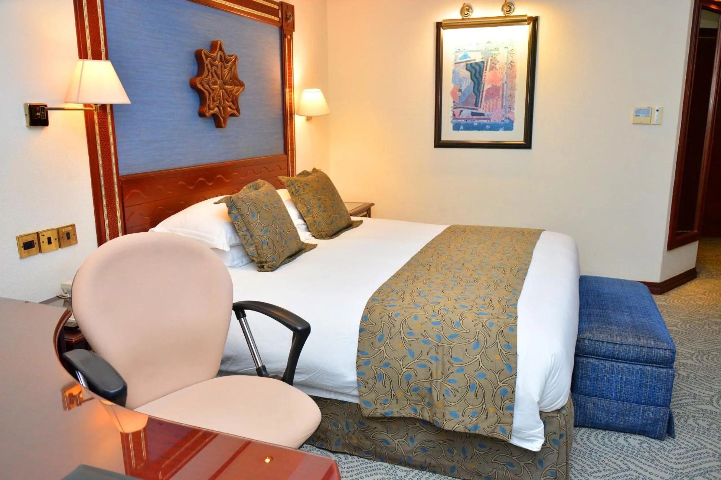 Bed in Kampala Serena Hotel