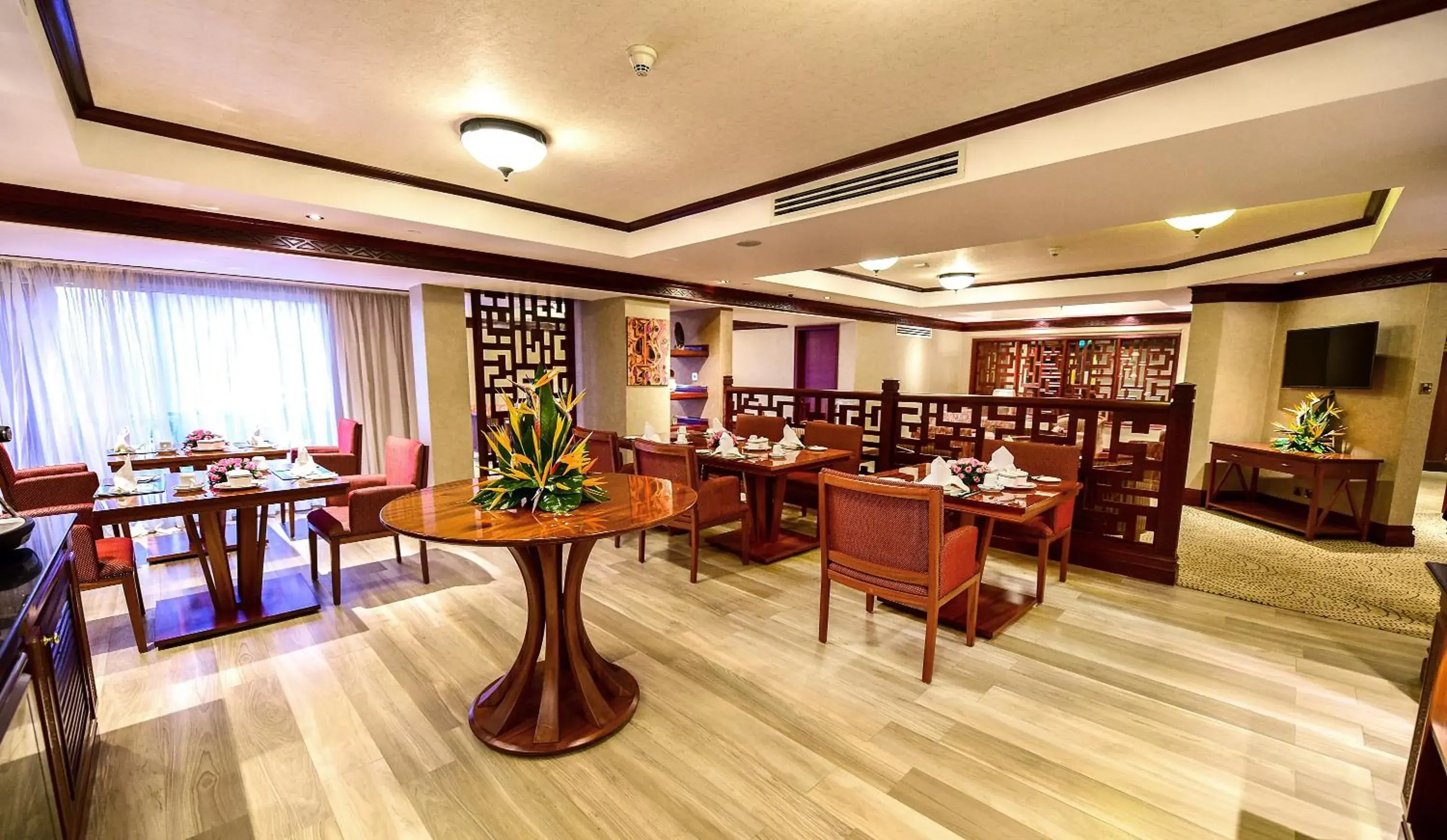 Lounge or bar in Kampala Serena Hotel Lounge or bar in Kampala Serena Hotel