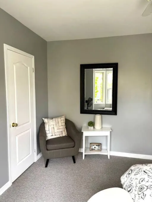 Superb Spacious Loft Old Toronto near Distillery District