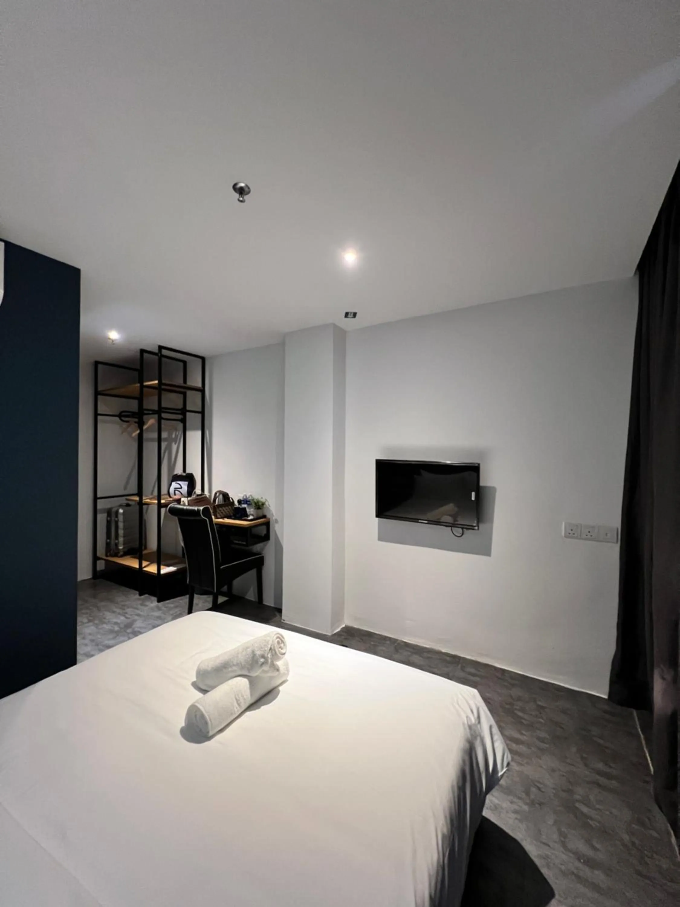 Photo of the whole room, Bed in Kingston Hotel 7 - Johor Bharu