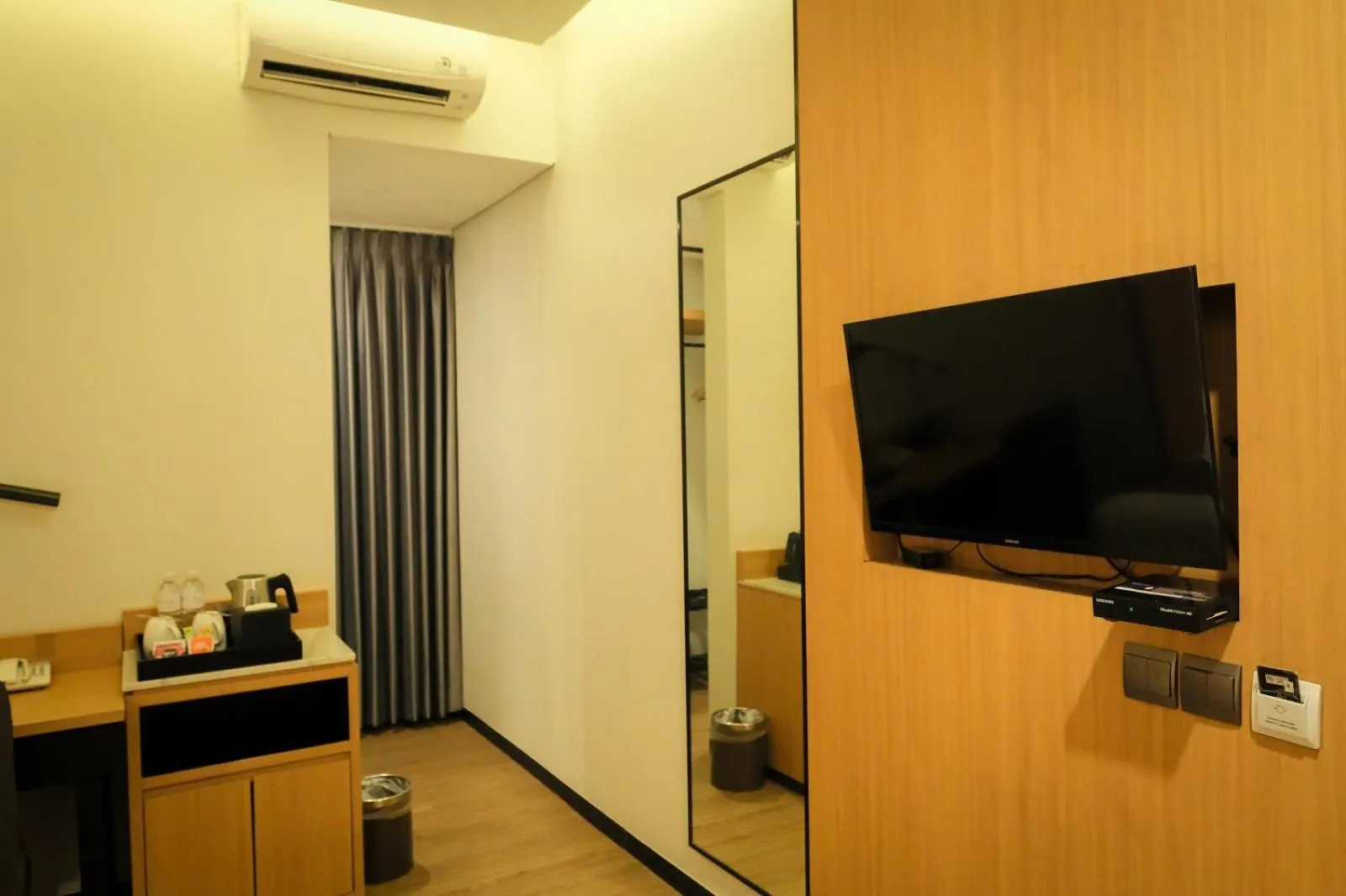 TV and multimedia in Allura Azana Resort Tawangmangu