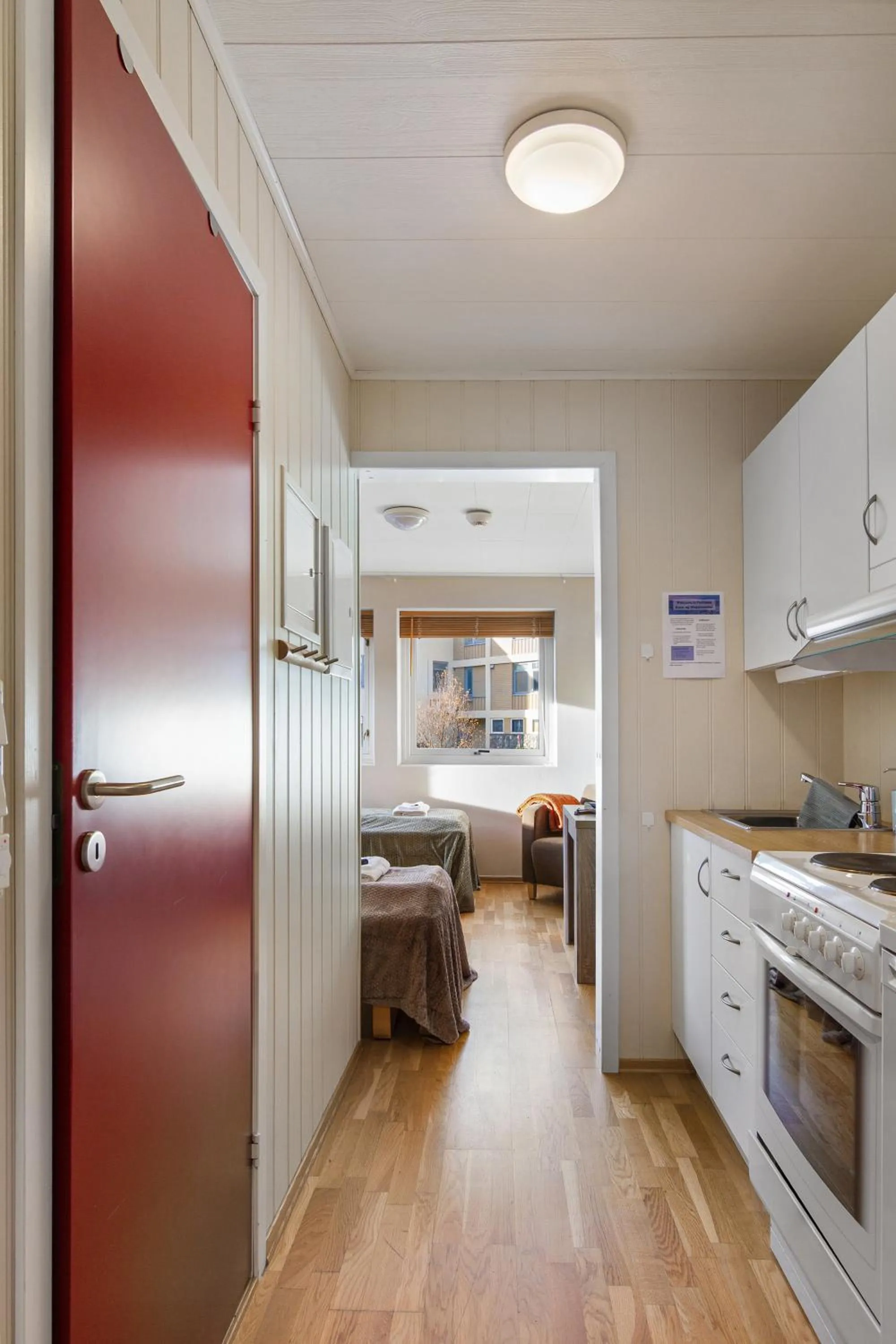 Cozy Studio Close to City, Kitchen & Parking