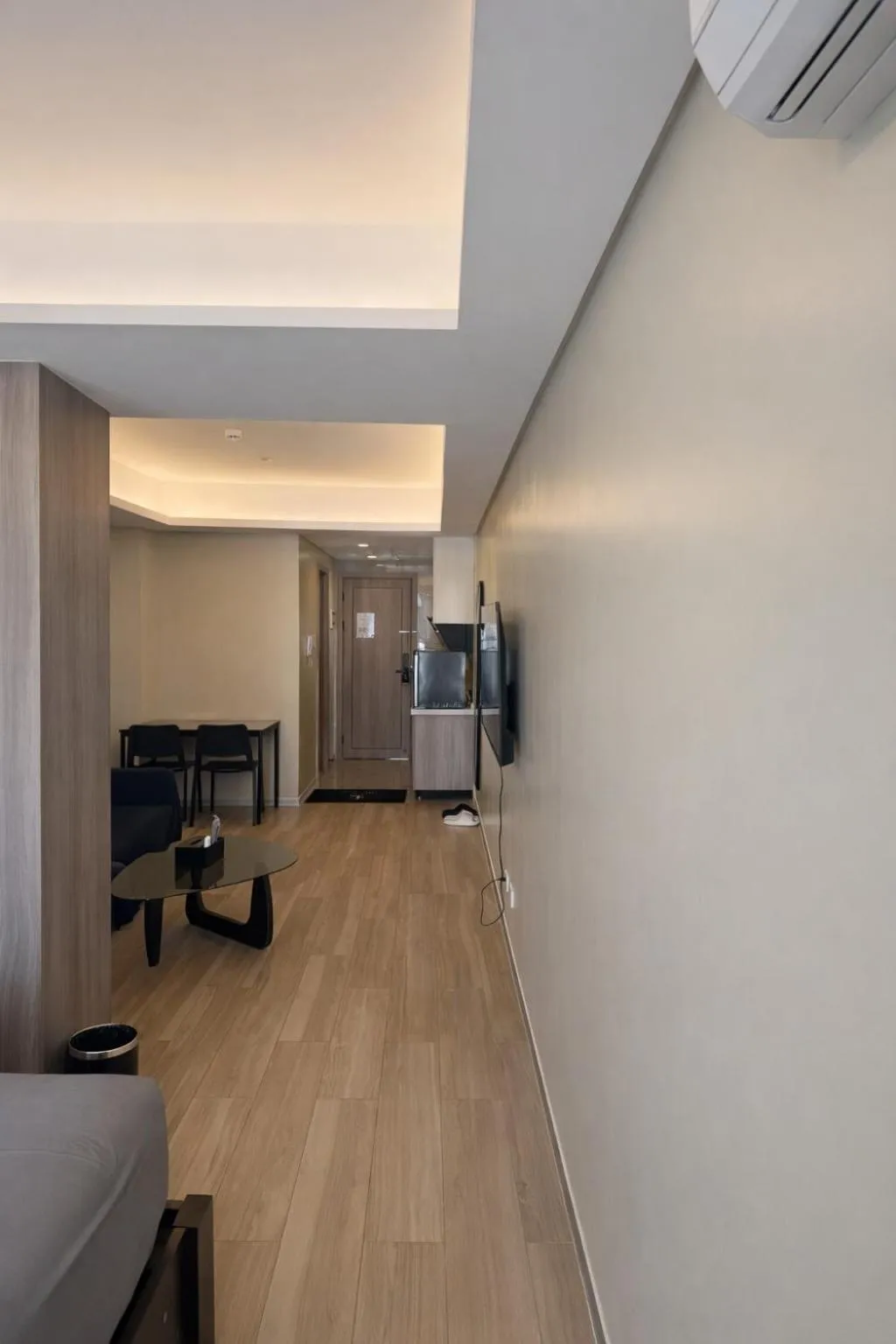 Winter in LCONDOTEL Hotel Studio with Balcony at Imperial Plaza near MOA NAIA PITX