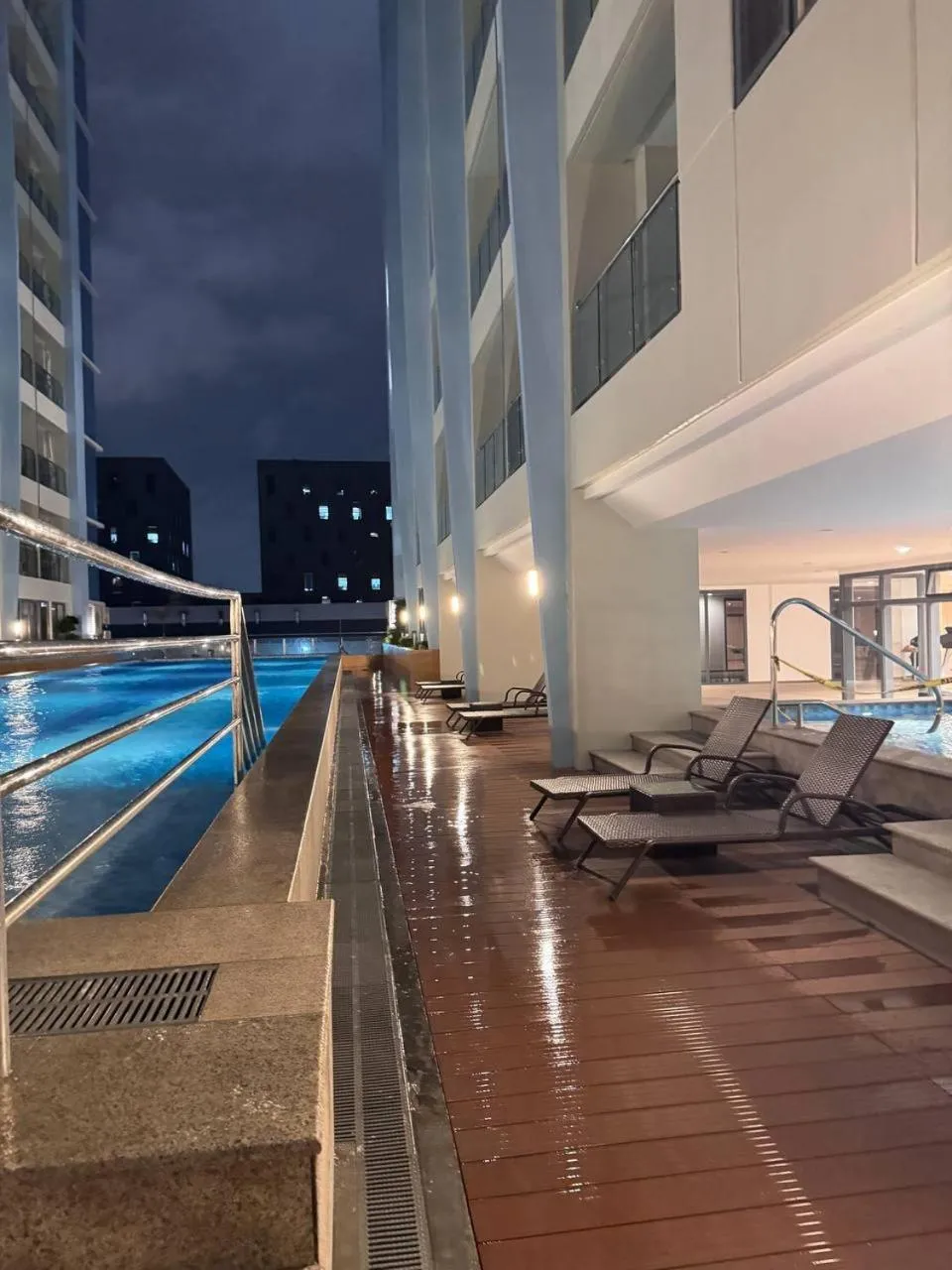 Property building in LCONDOTEL Hotel Studio with Balcony at Imperial Plaza near MOA NAIA PITX