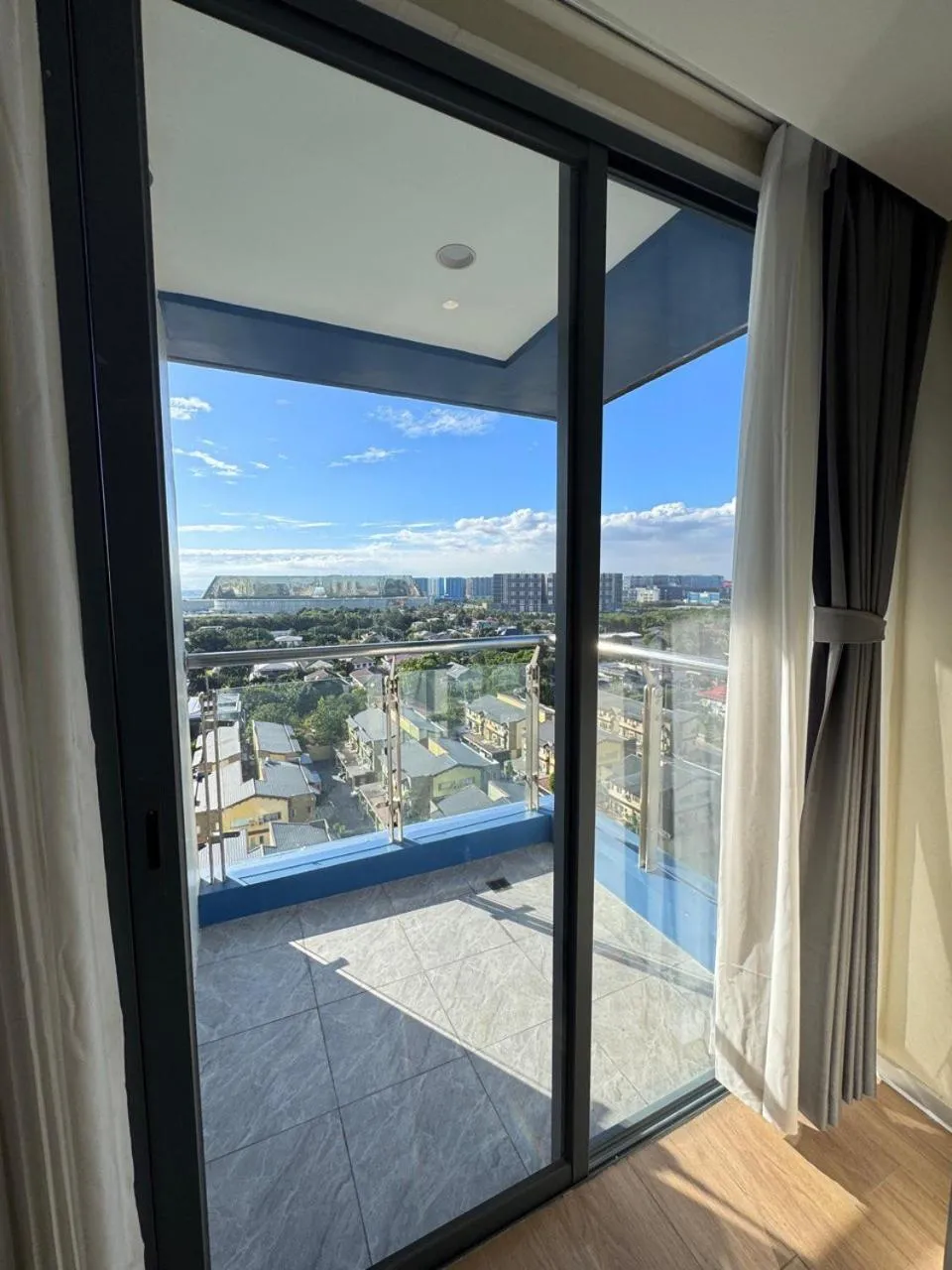 Property building in LCONDOTEL Hotel Studio with Balcony at Imperial Plaza near MOA NAIA PITX