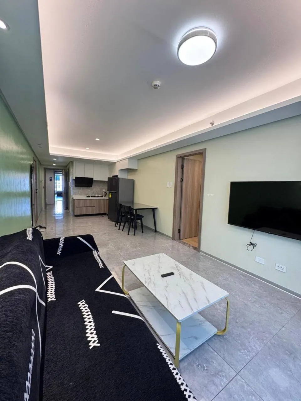 Communal lounge/ TV room, Bed in LCONDOTEL Hotel Studio with Balcony at Imperial Plaza near MOA NAIA PITX